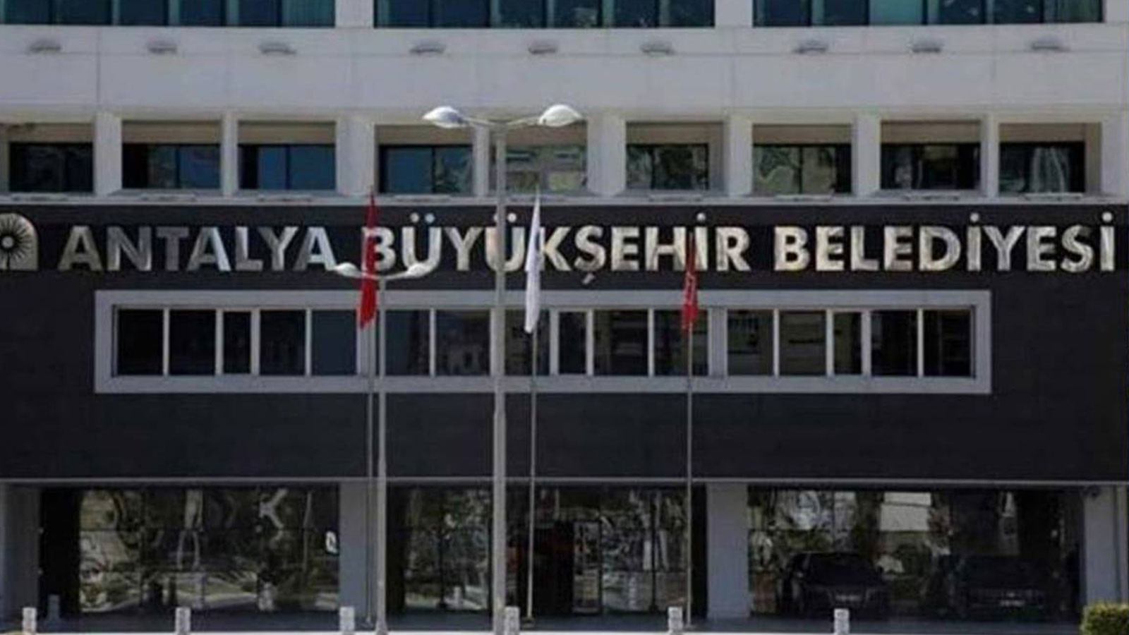 Antalya Büyükşehir Belediyesi birimlerine yeni operasyon: 20 çalışan gözaltına alındı