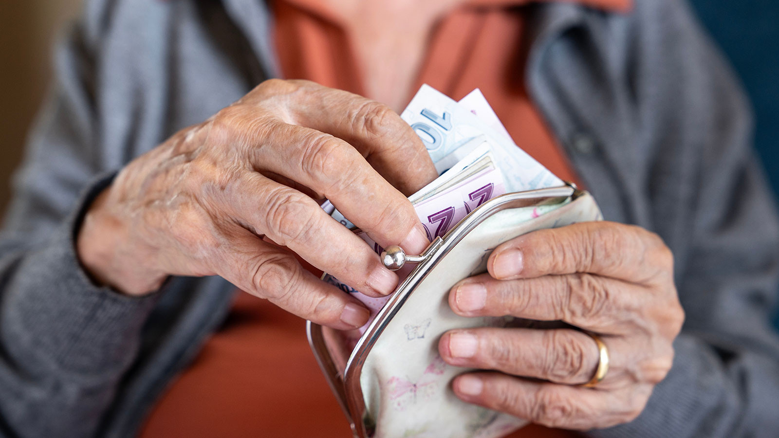 Bahçeli'nin çıkışı sonrası kulisler hareketlendi! Emekliye ek zam mı geliyor?