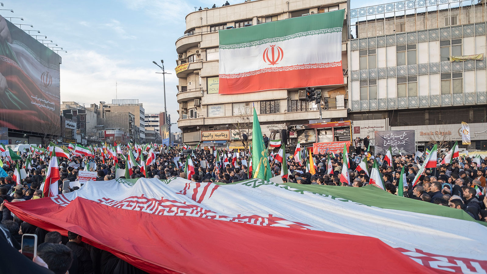 İran'da son durum! Gösterilerde ölenlerin sayısı 3 bine yaklaştı