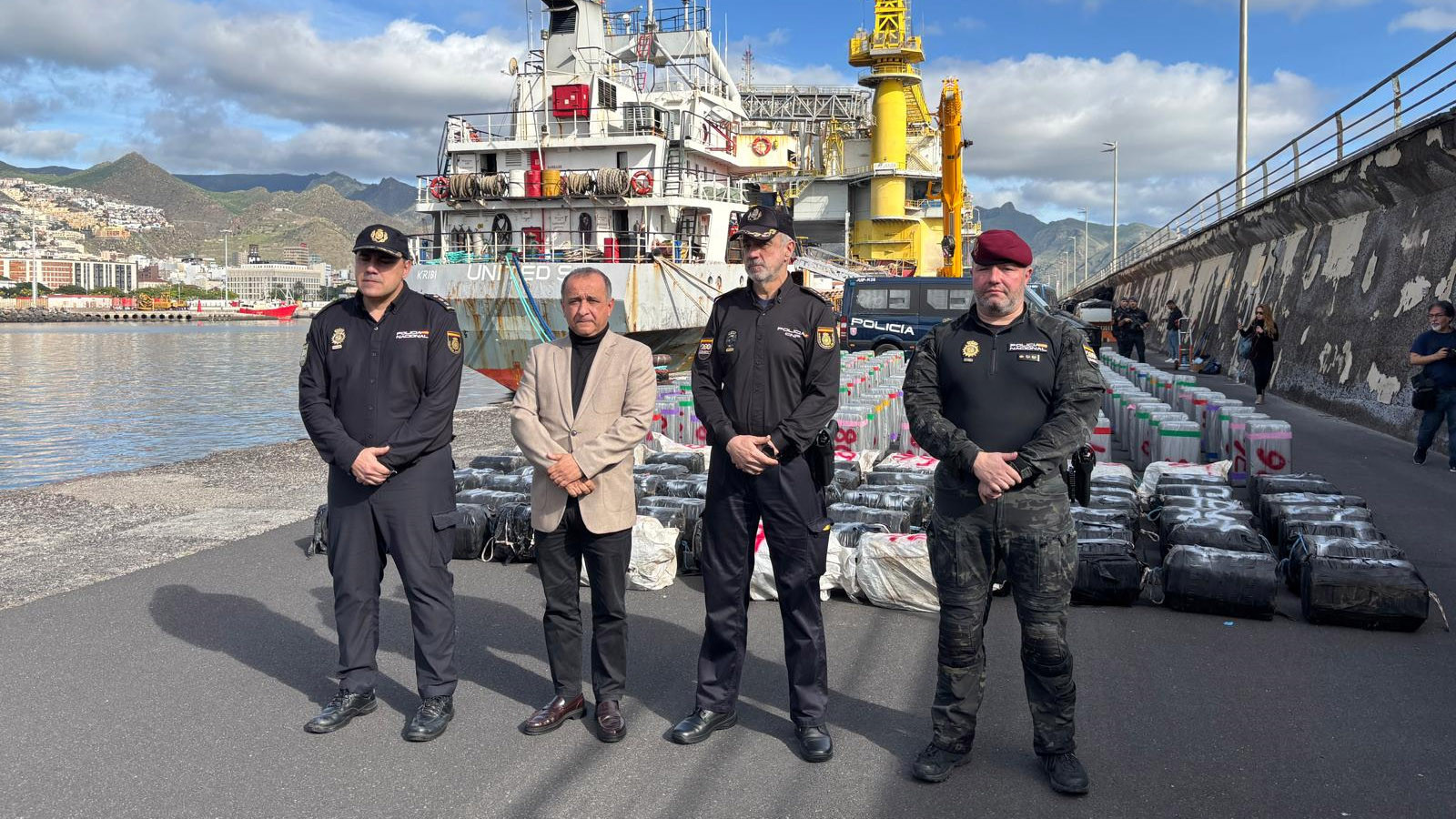 İspanyol polisinden, Atlantik Okyanusu'nda uyuşturucu operasyonu: 10 ton kokain ele geçirildi