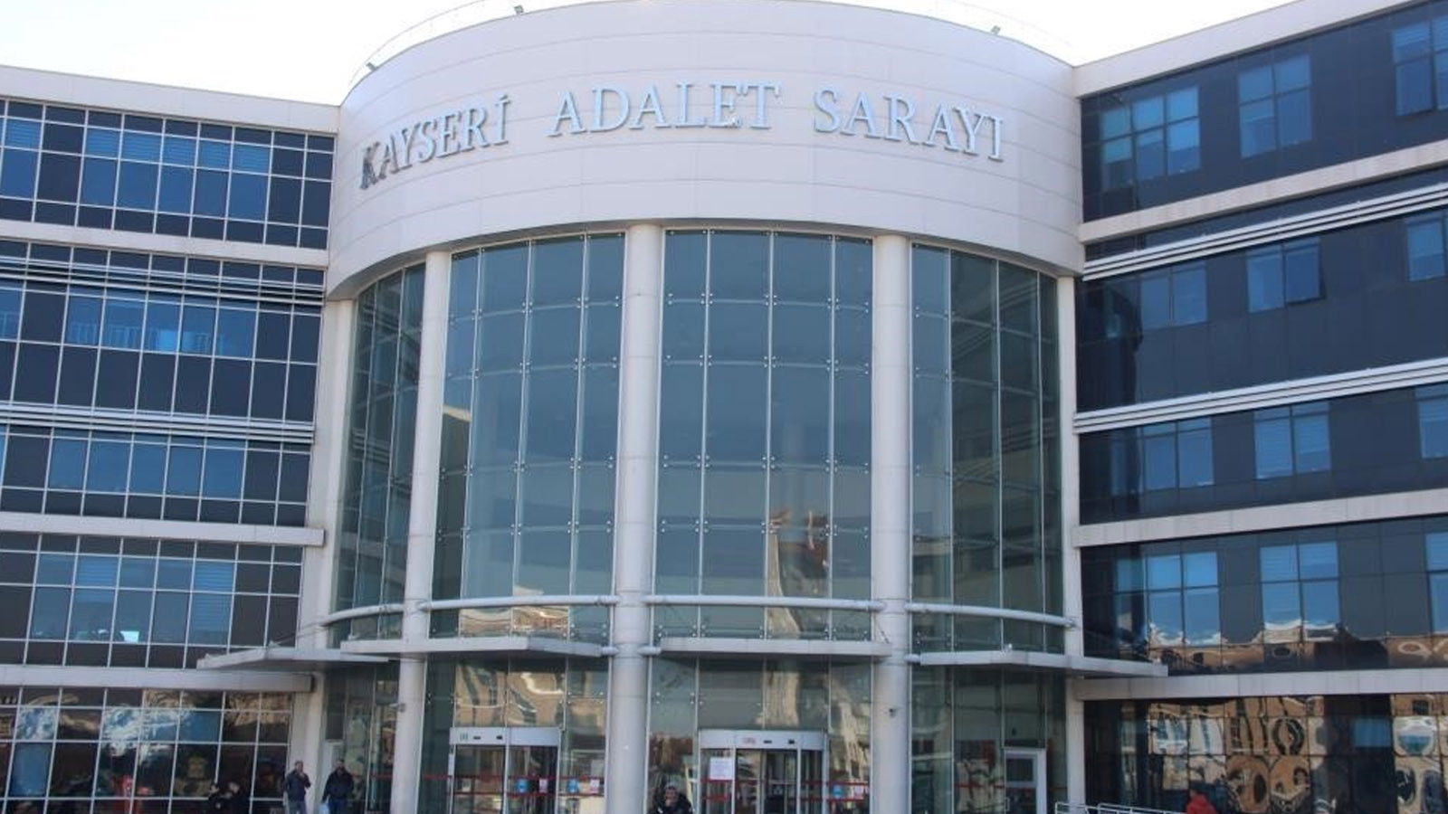 Eski kız arkadaşını fabrika önünde av tüfeğiyle öldüren sanığın cezası belli oldu