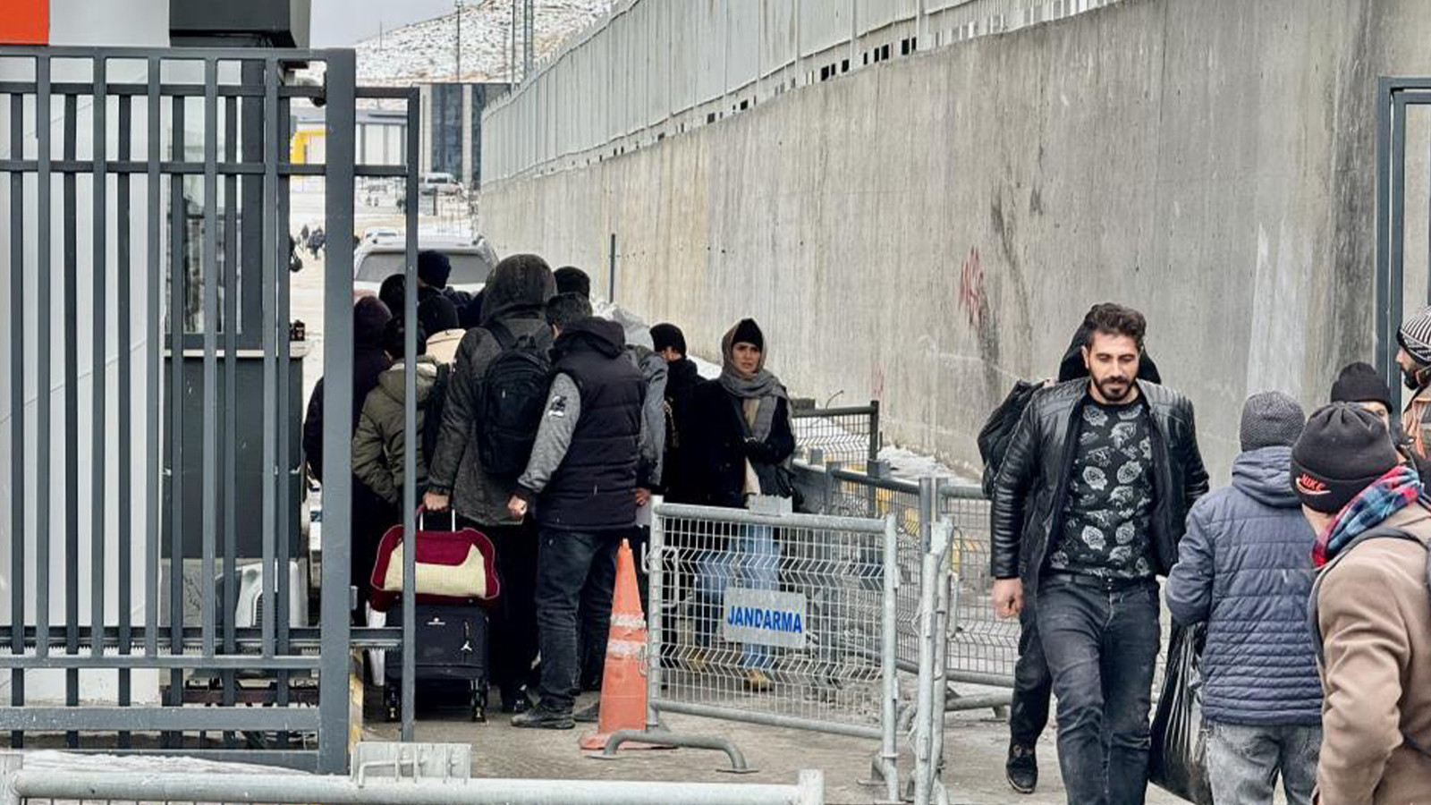 İranlılar Trump'a tepkili: Sorunumuz savaş değil ekonomi