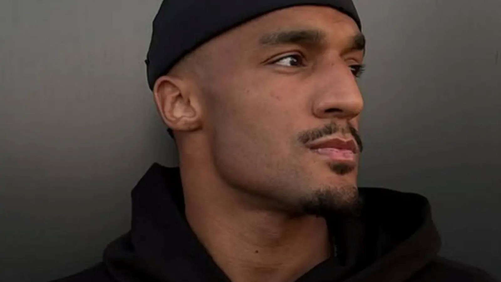 Nijerya asıllı Rus futbolcu Moskova'da sokakta ölü bulundu