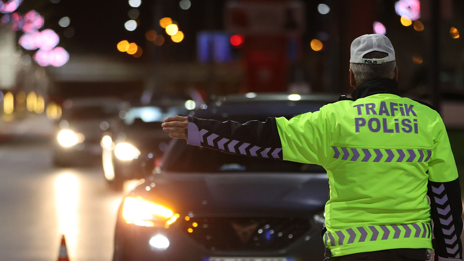 Trafikte af yok! 10 madde daha kabul edildi; 200 bin tl ceza, ehliyet iptali, trafikten men...