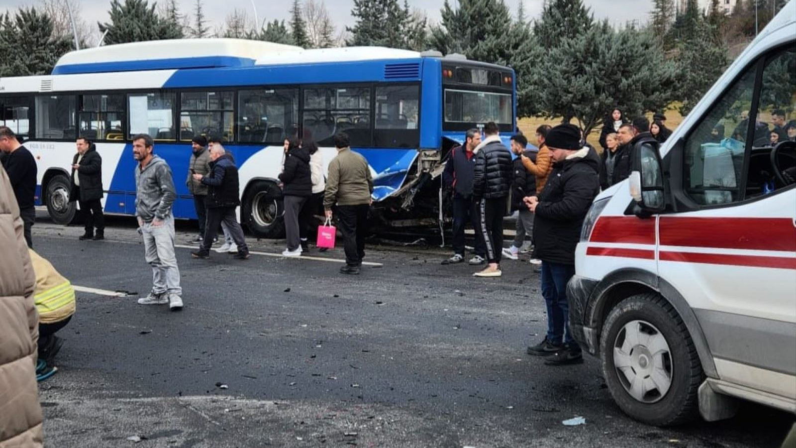 Ankara'da EGO otobüsüne otomobil çarptı: Yaralılar var