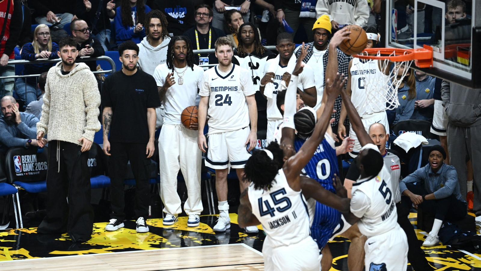 Anthony Black'ten 4 savunmacıya karşı fizik kuralı dinlemeyen smaç