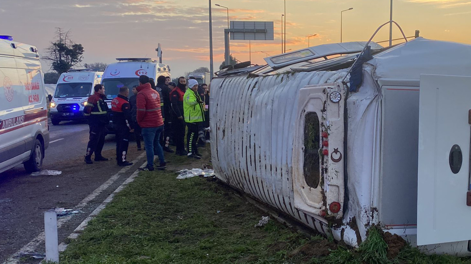 Aydın'da işçi servisi devrildi: 16 yaralı