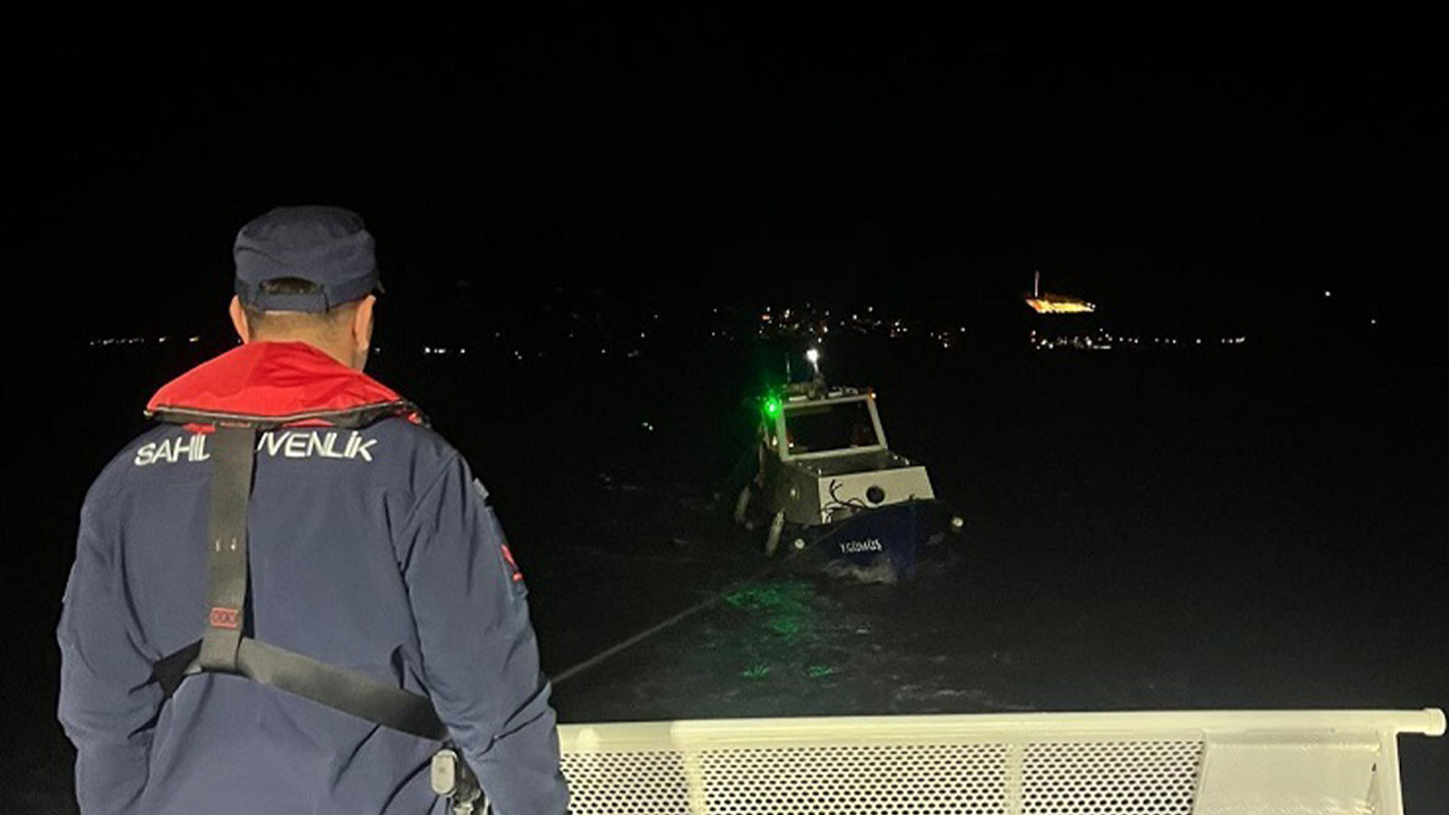 Çanakkale Boğazı'nda gemi arızası: 3 kişi kurtarıldı