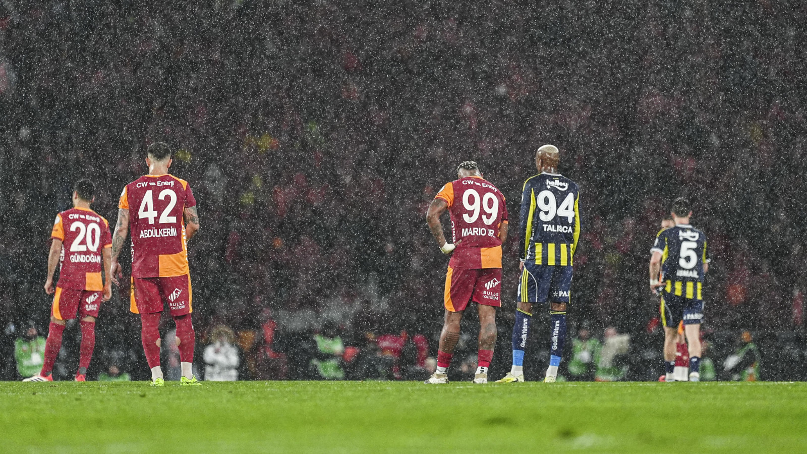 Galatasaray ve Fenerbahçe'ye para cezası
