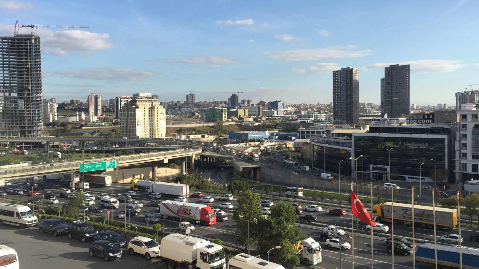 İstanbul'da mesai bitimiyle birlikte trafik yoğunluğu yaşanıyor