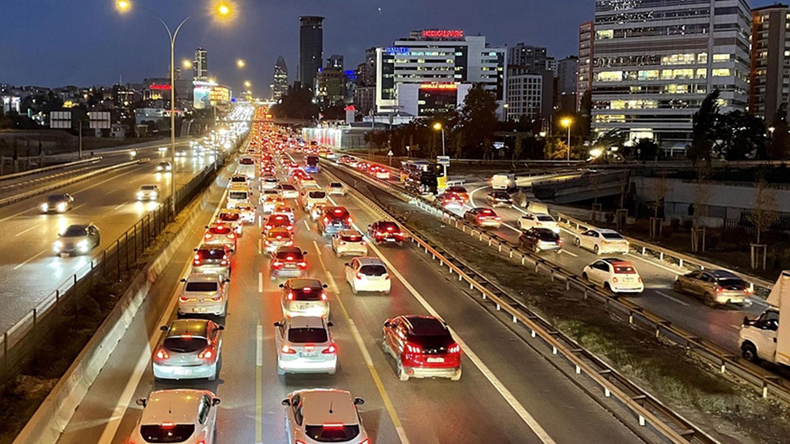 Trafiğe kaydı yapılan araç sayısı geçen yıl 2 milyon 368 bin 538 oldu