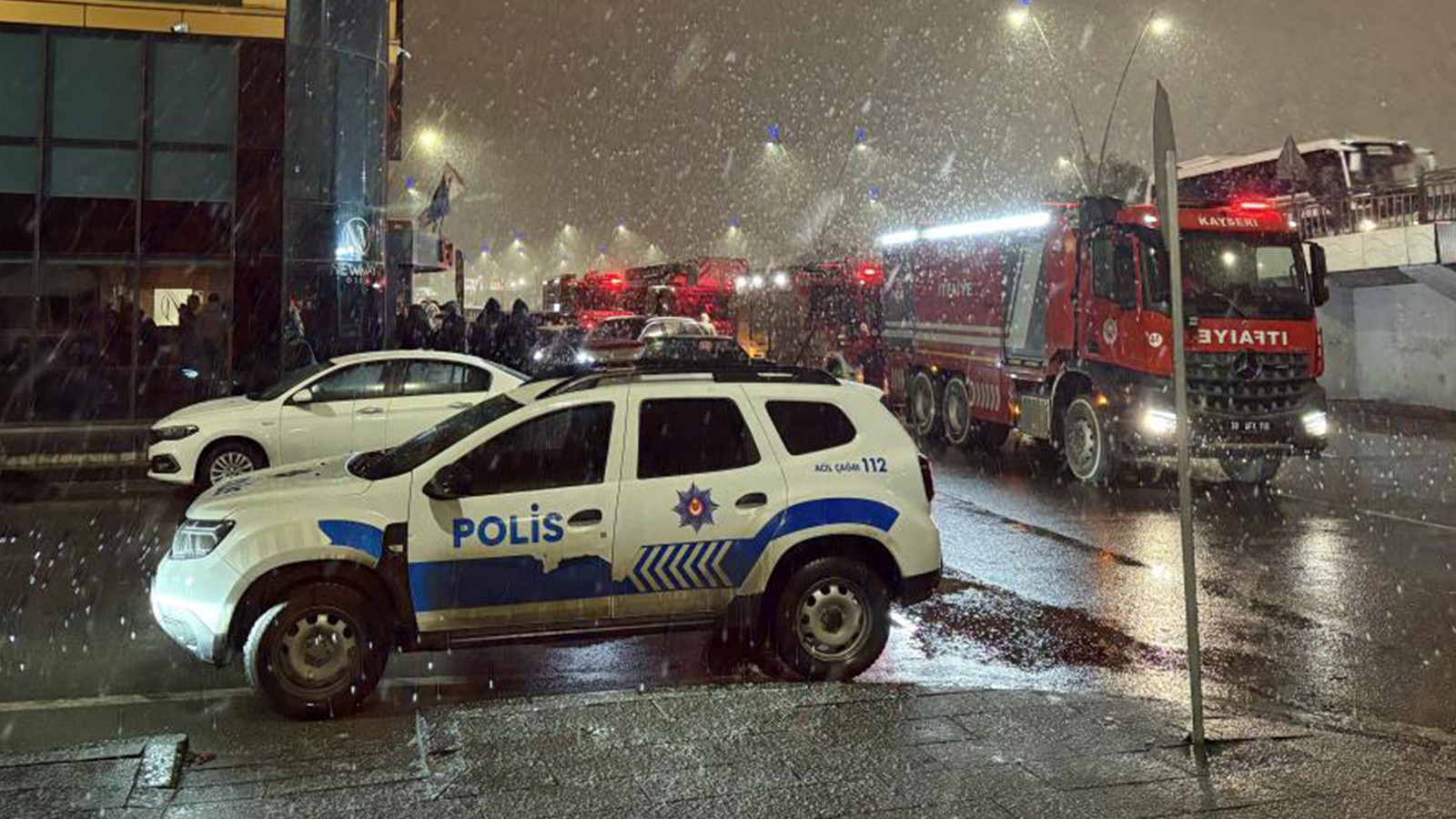 8 katlı otelde yangın paniği!