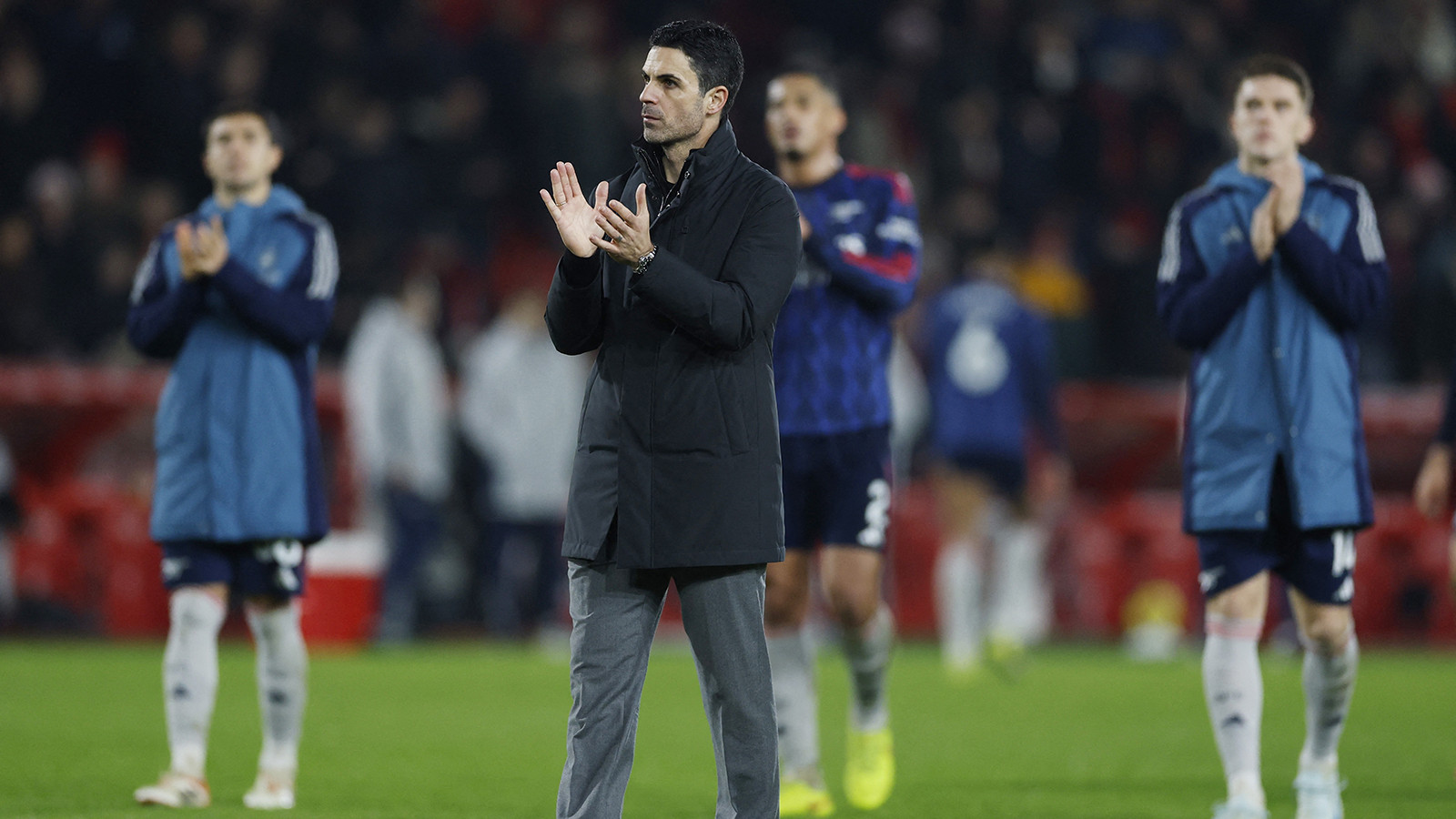 Arsenal, Premier Lig'de fırsat tepti