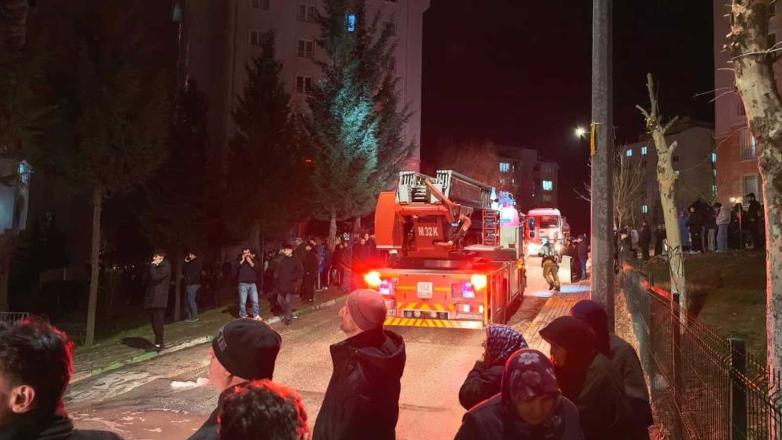 Bursa'da apartmanda yangın paniği: 3 kişi hastaneye kaldırıldı