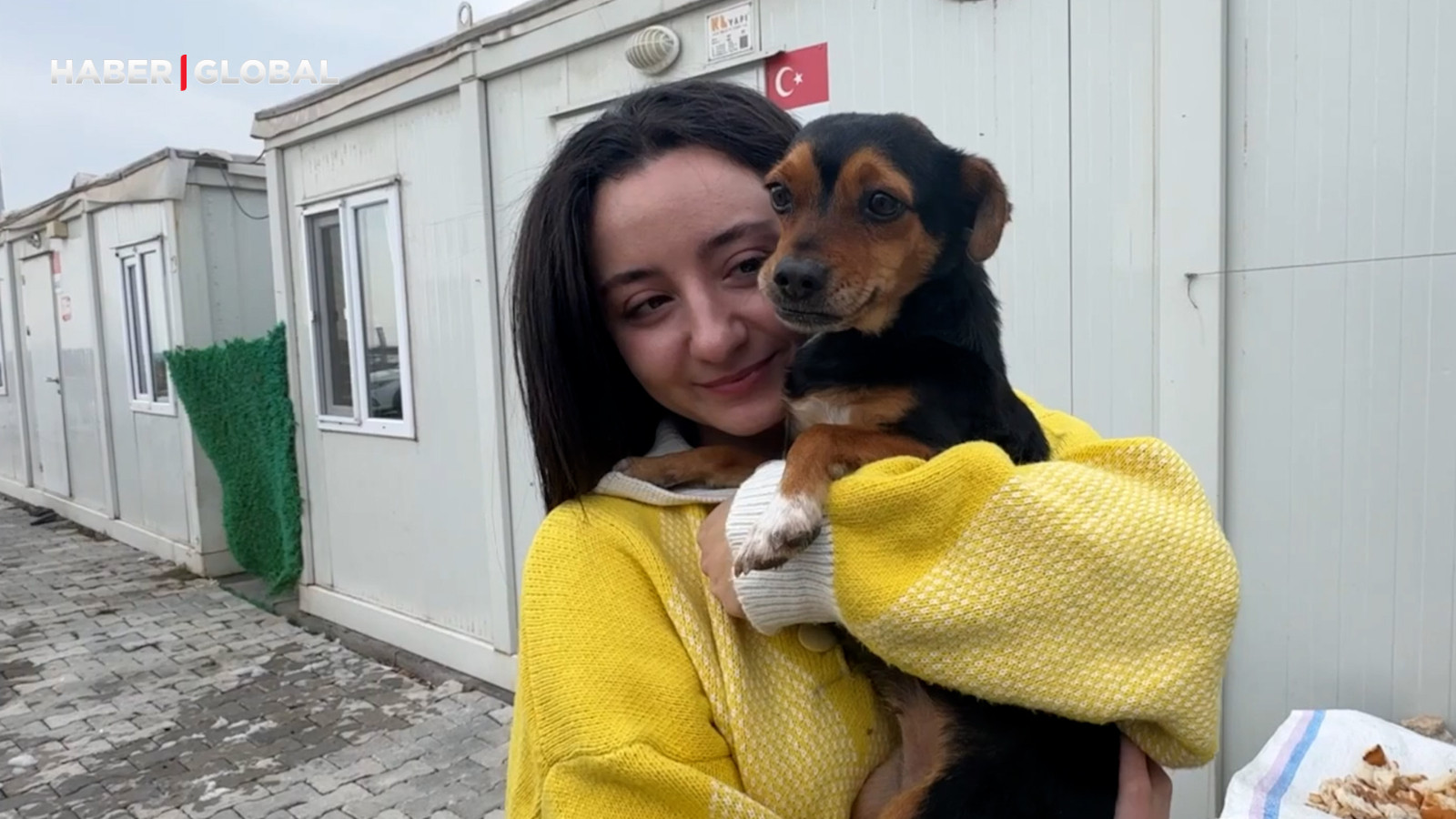 Sahibinin onu çağırırken yaşadığı sevinç ile viral olan köpek "Boncuk"un hikayesi