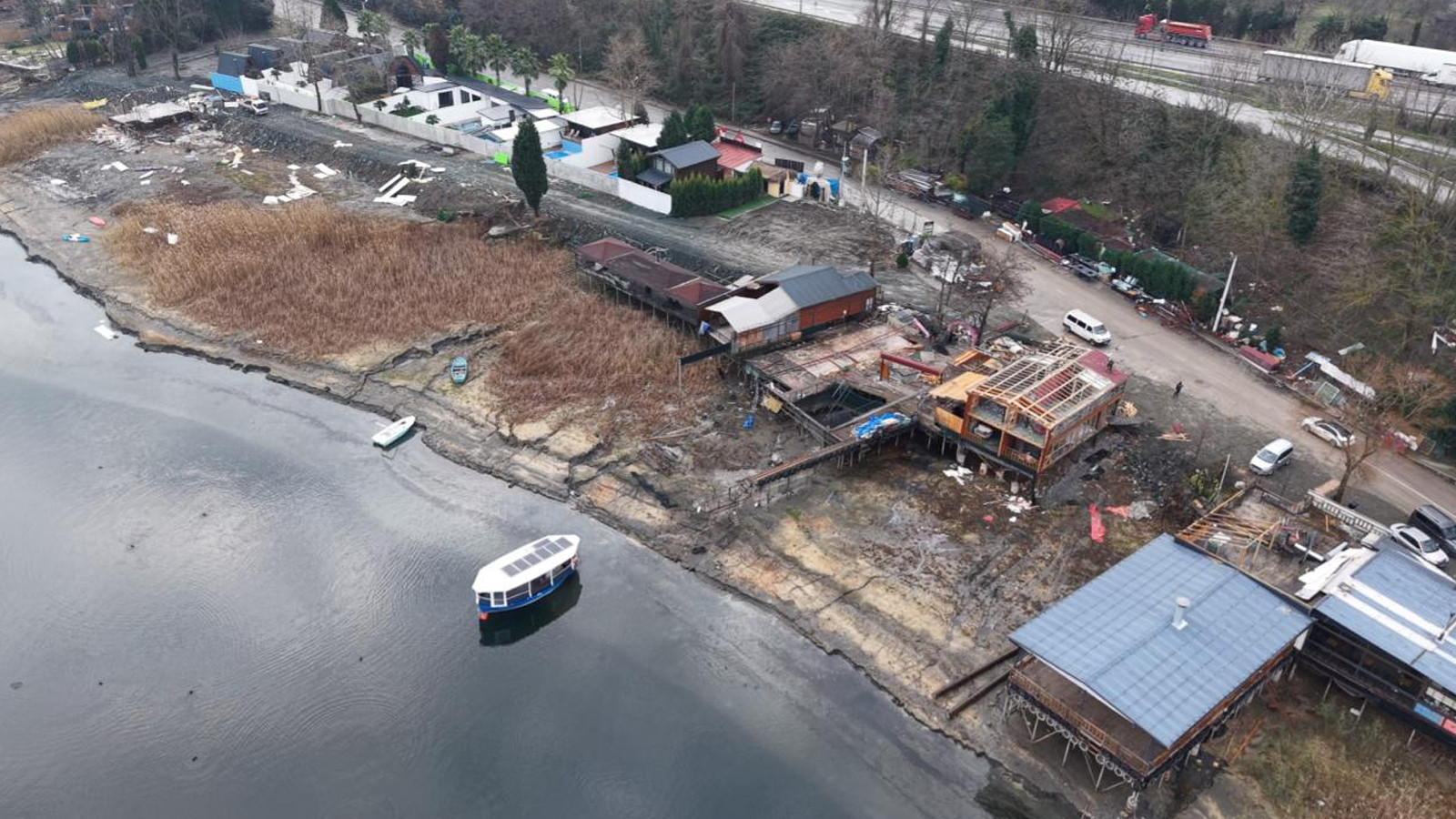 Sapanca Gölü kıyısındaki kaçak yapılar yıkılacak