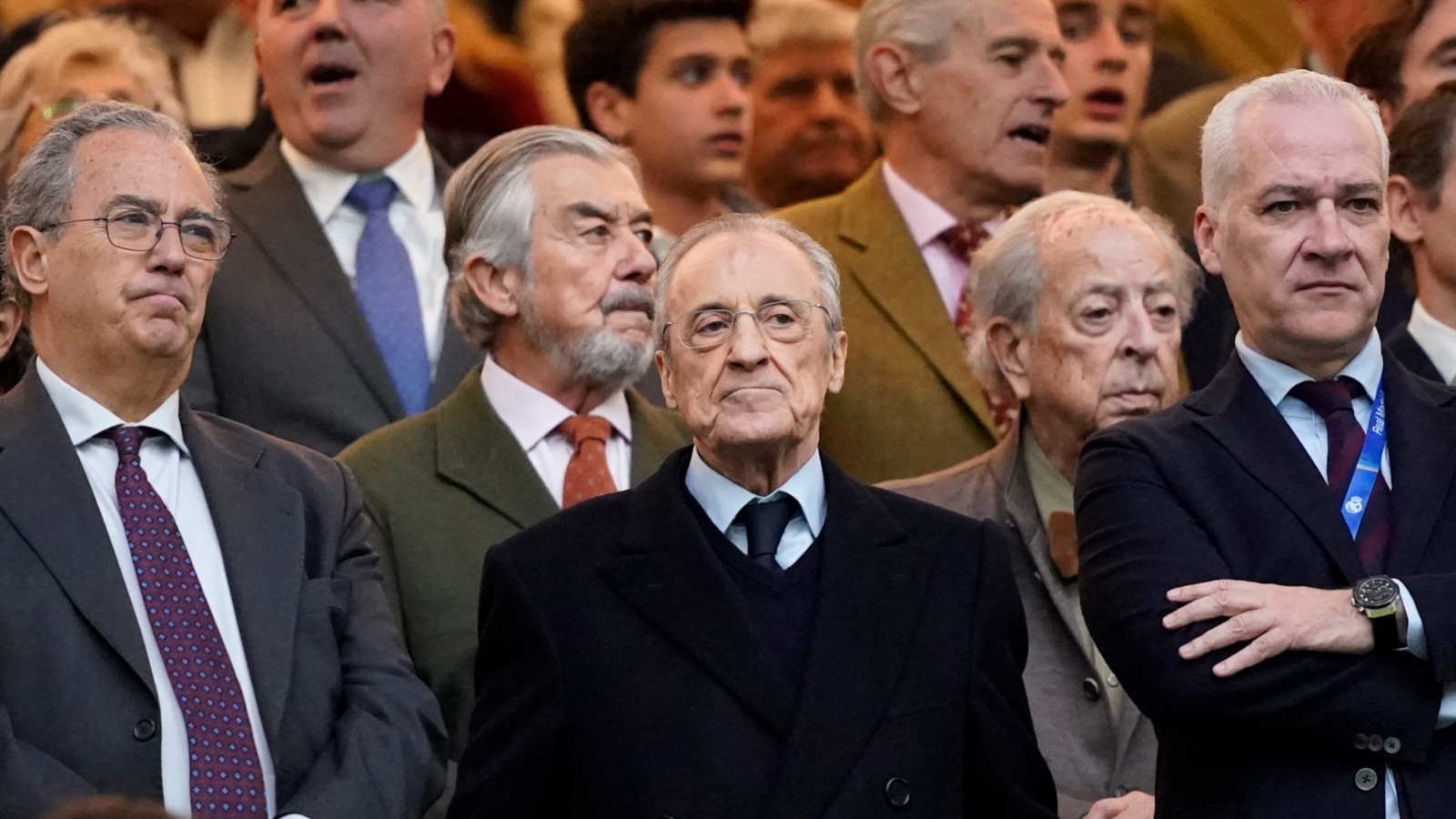 Vinicius, Valverde ve Bellingham ıslıklanıyor, beyaz mendille "Florentino istifa et" tezahüratları yankılanıyor