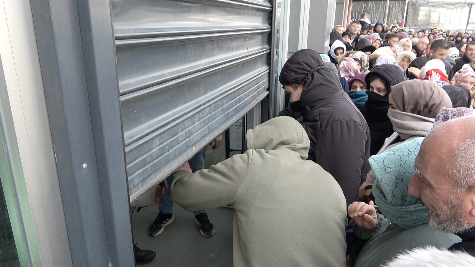 Bursa'da indirim izdihamı!