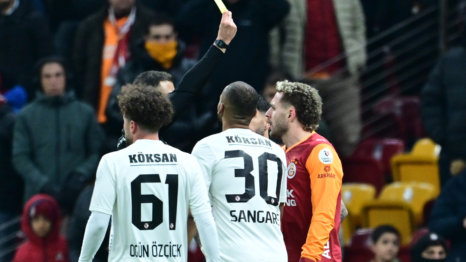 Galatasaray-Gaziantep FK maçında kart tartışması! Eski hakemler yorumladı