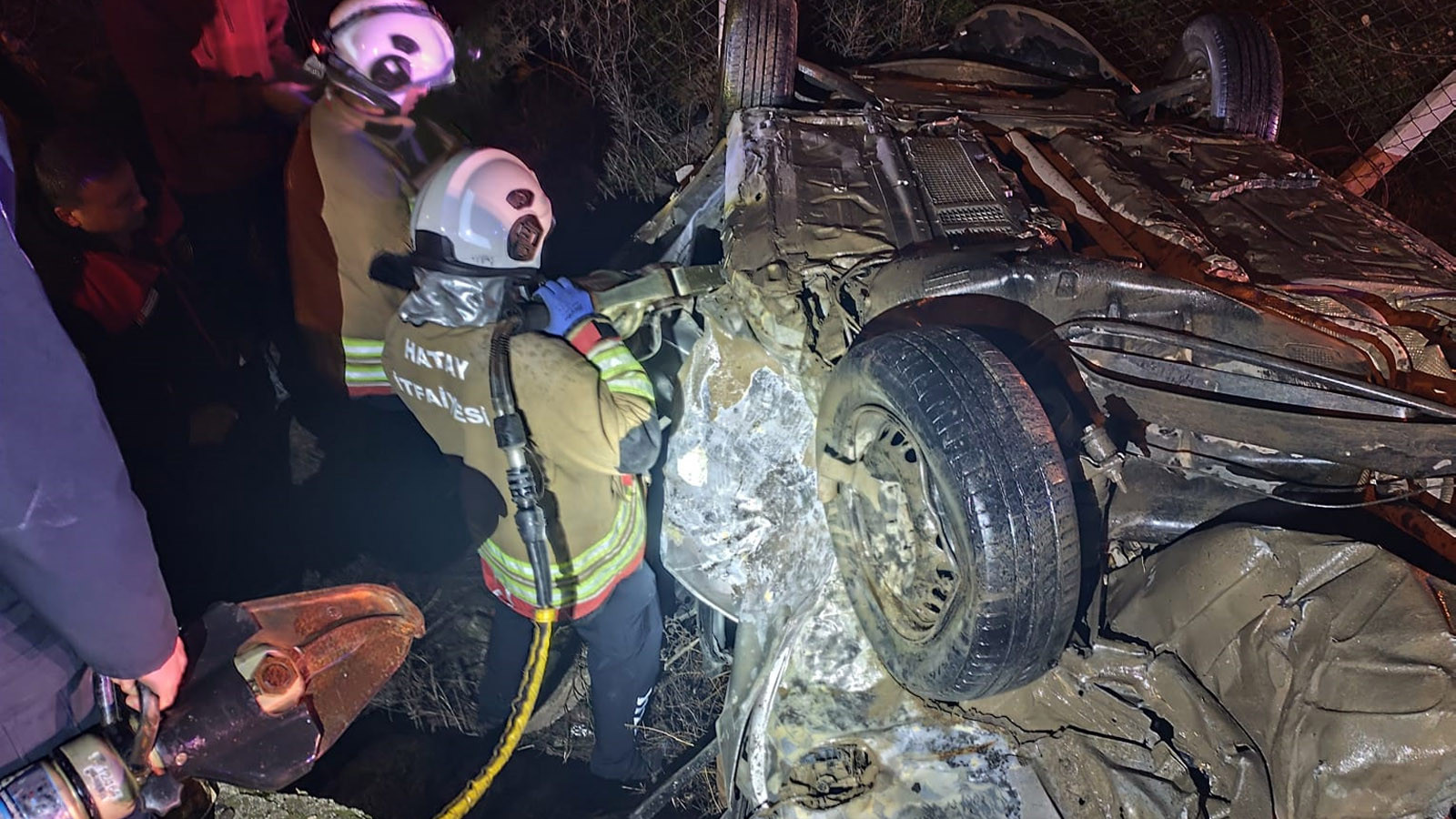 Hatay'da otomobiller çarpıştı: 2 ölü, 3 yaralı