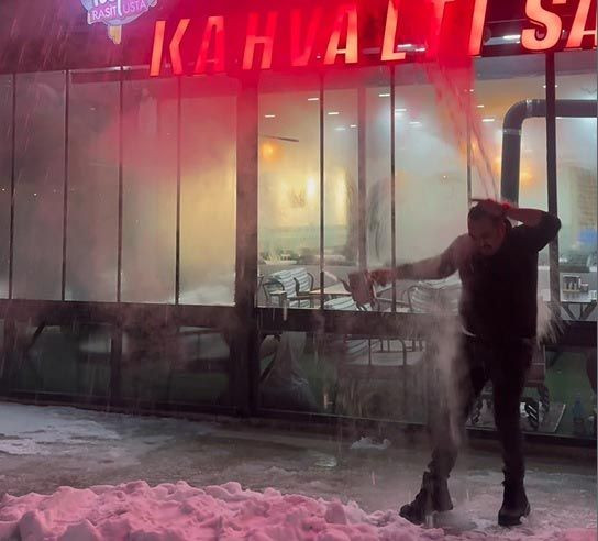 Eksi 20 derecedeki şov cayır cayır yaktı - Resim: 2