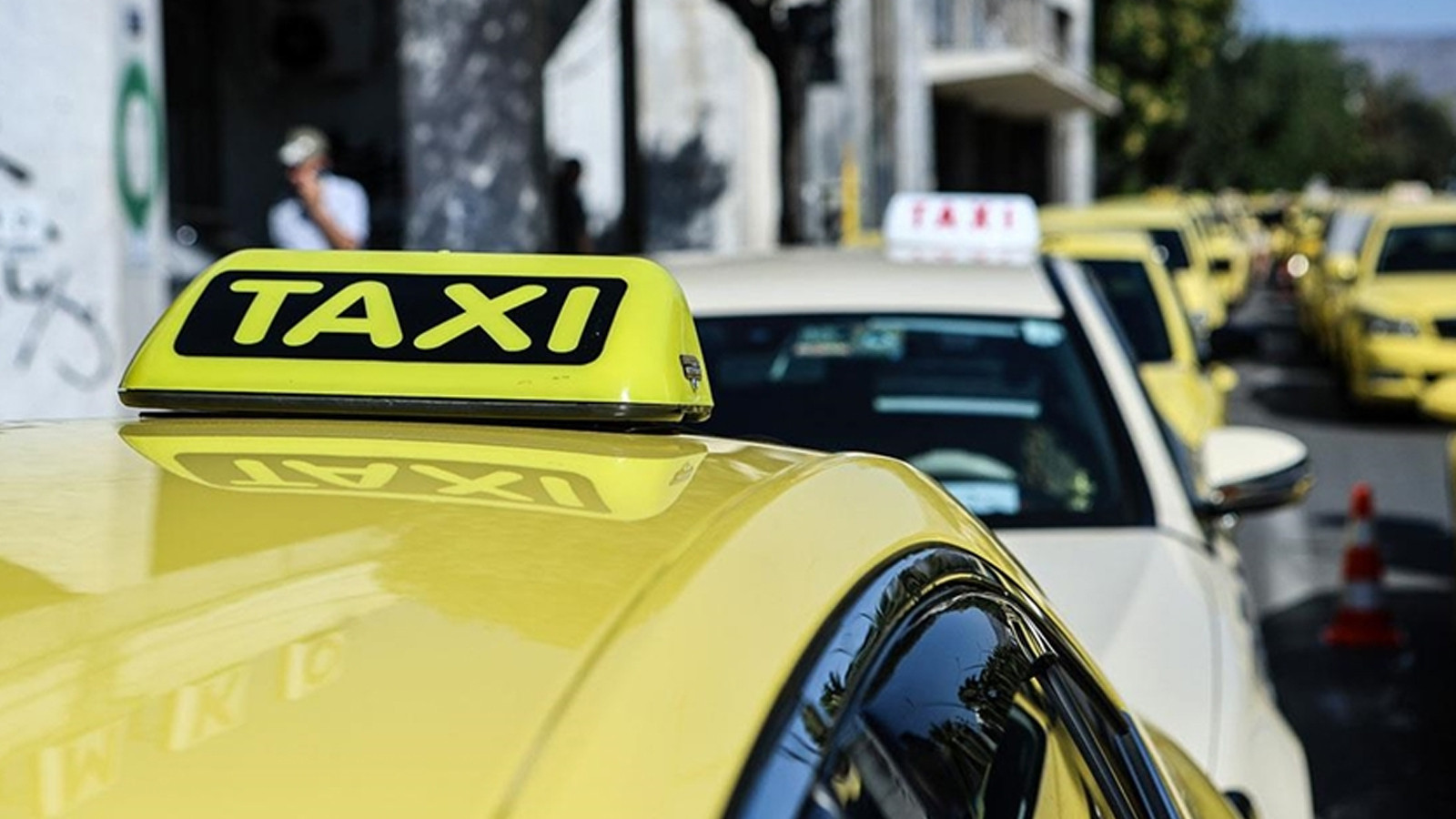 Atina'da taksiciler 48 saatlik greve başladı