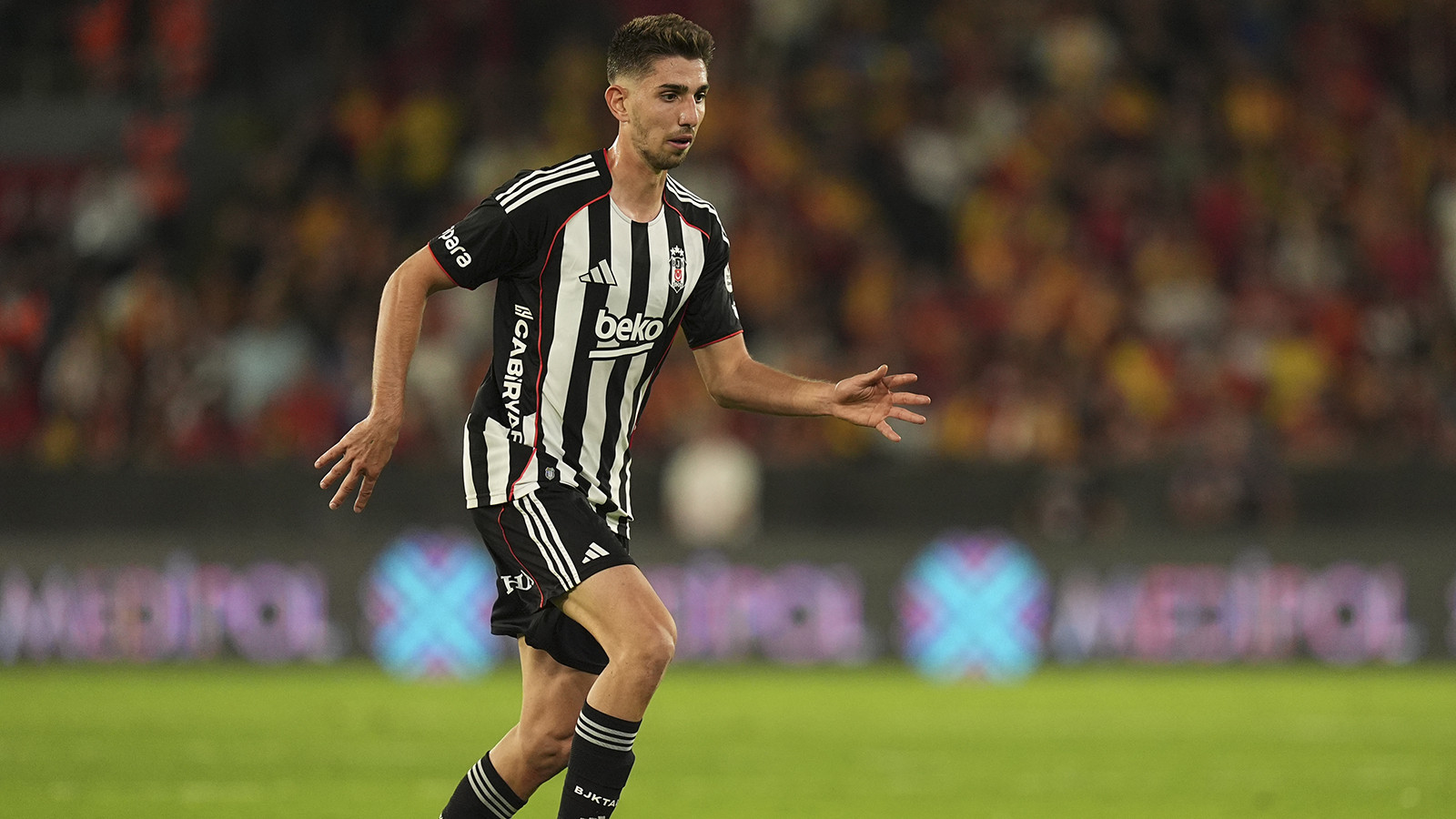 Beşiktaşlı Demir Ege Tıknaz, Portekiz'e geri dönüyor