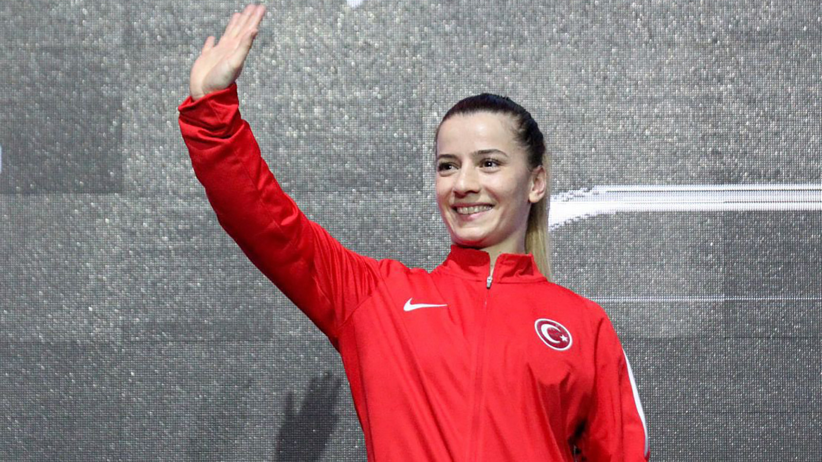 Dünya ve Avrupa şampiyonu milli karateci Serap Özçelik Arapoğlu emeklilik kararı