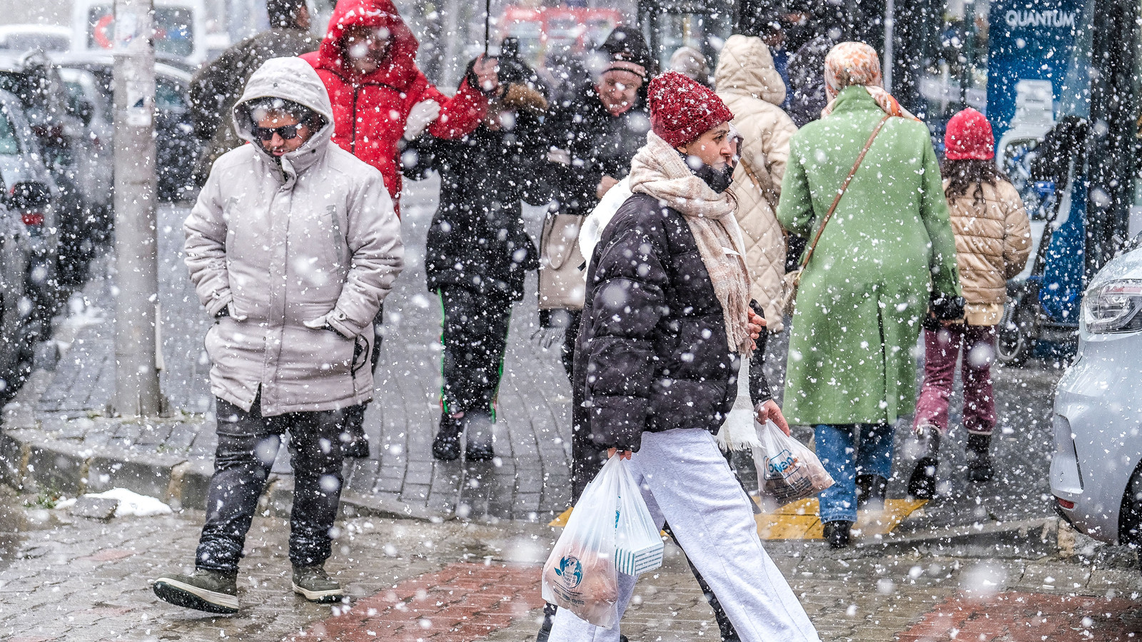 İstanbul’da kar yağışı sürecek mi? Meteoroloji gün vererek uyardı