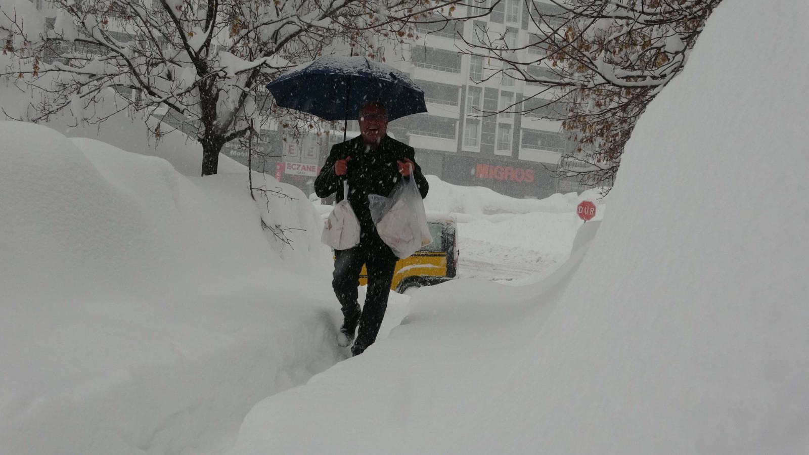 Kar kalınlığı 152 santimetre... 211 köy yolu kapandı