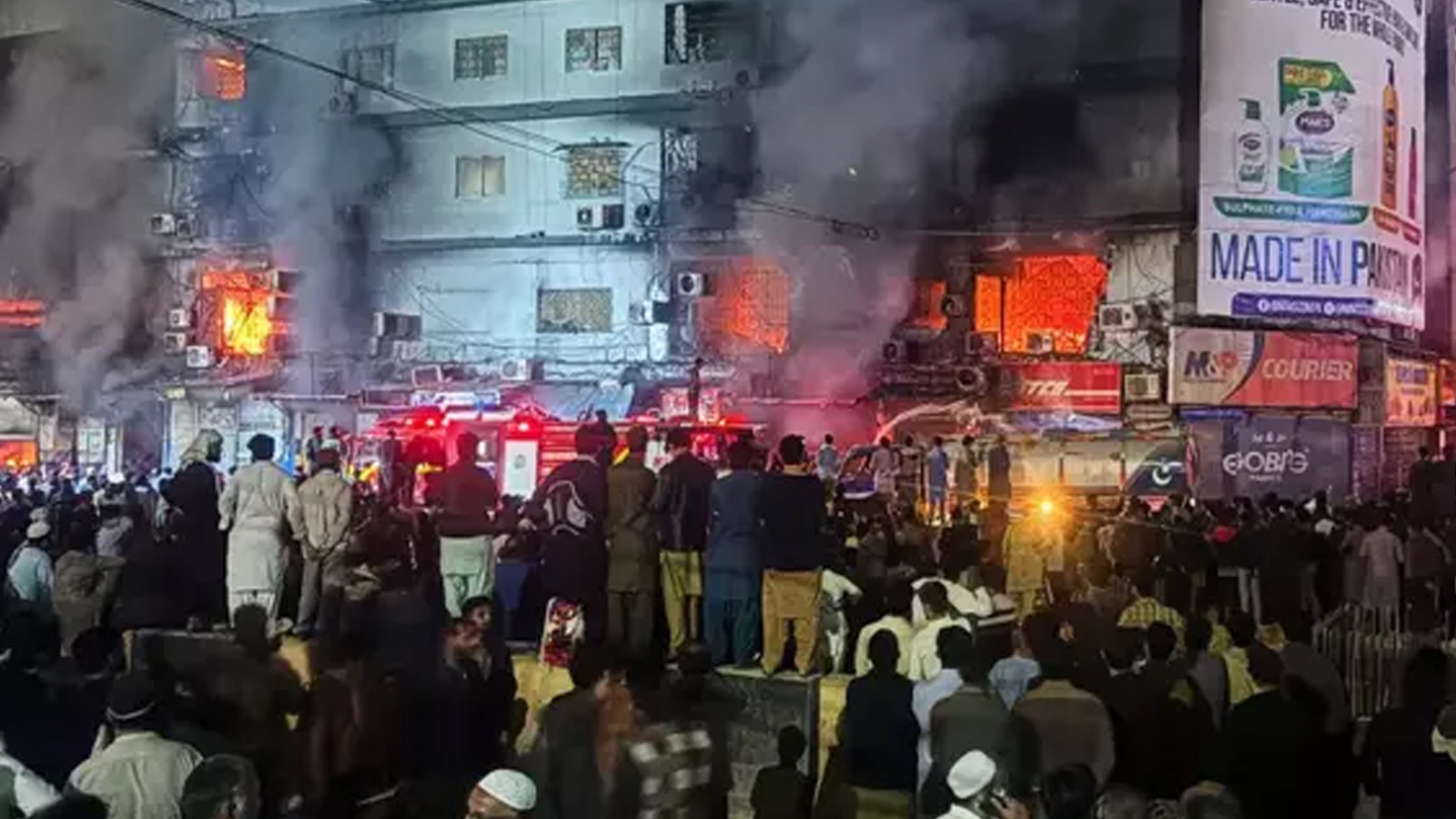 Pakistan'daki AVM yangınında can kaybı 28'e yükseldi