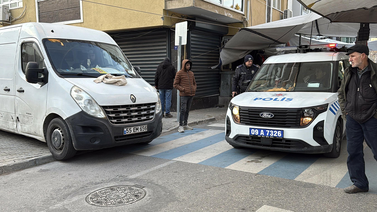 Pazarcılar arasında yer kavgası: 3 yaralı