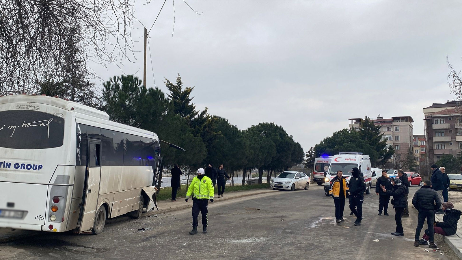 Tekirdağ'da feci kaza! Midibüsler kafa kafaya çarpıştı: 19 kişi yaralandı