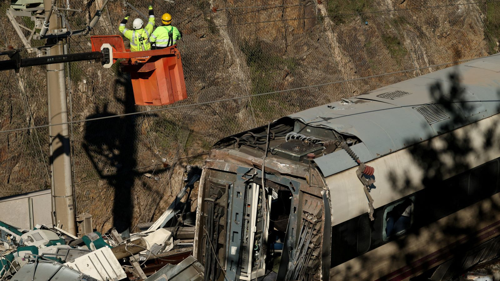 Yamulan trenden mucize eseri kurtulan İsveçli konuştu: 2 saniyede her şey paramparça oldu