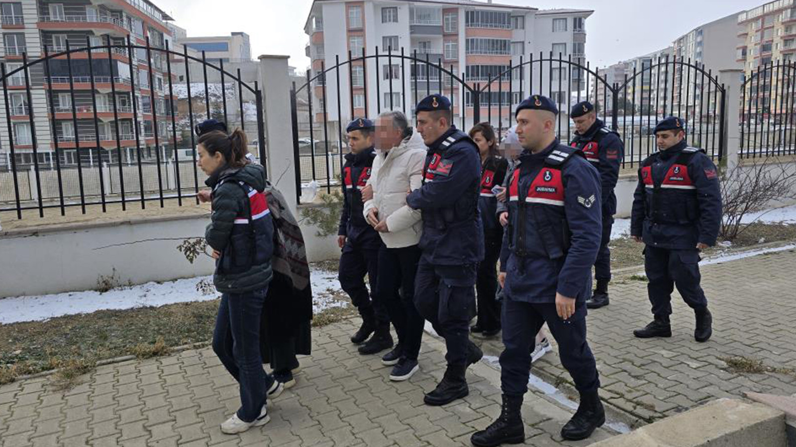 87 yaşındaki kadının 21 yıllık oyunu çöktü! Ölen kardeşinin kimliğiyle devleti 15 milyon zarara uğrattı