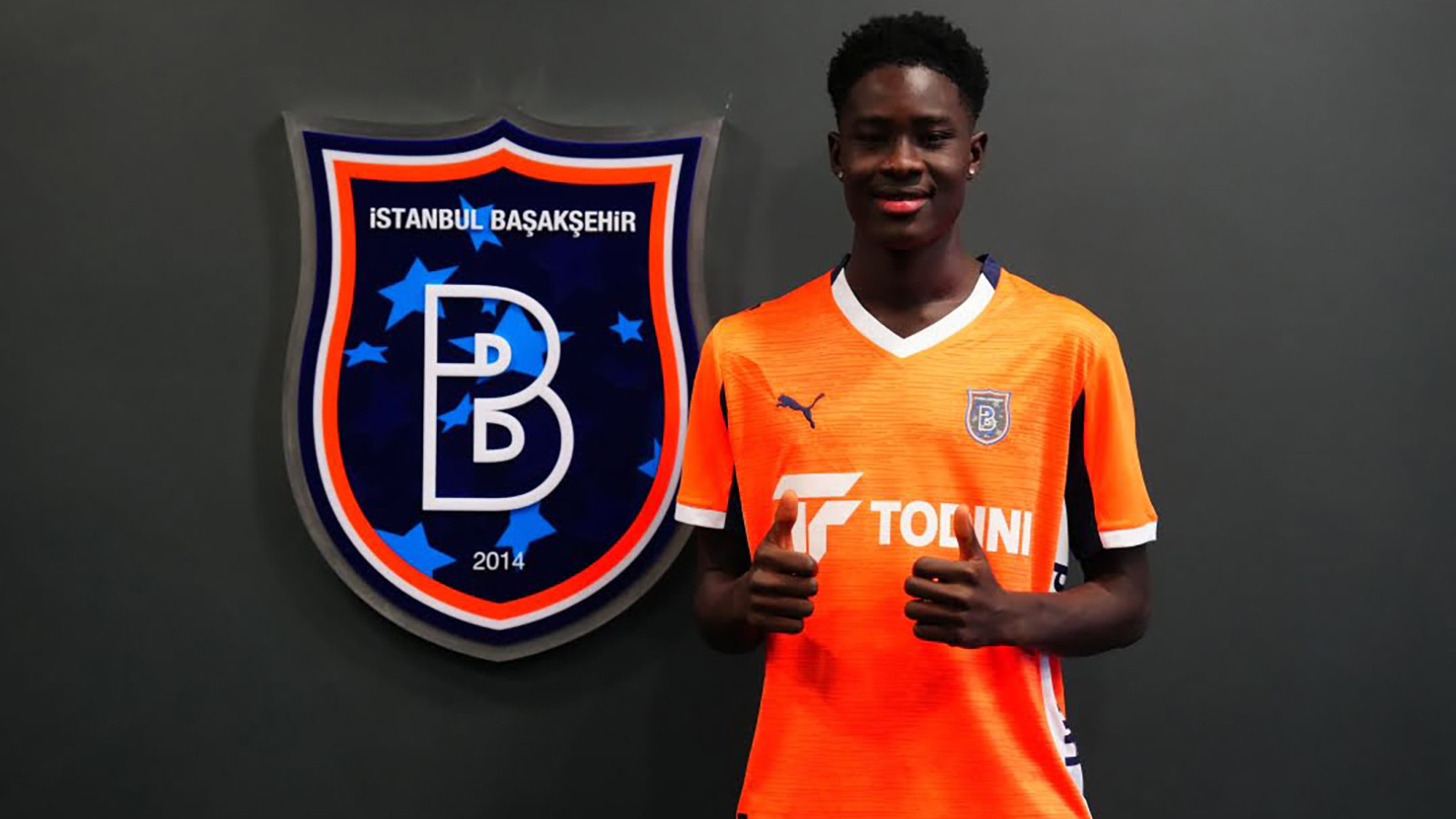 Başakşehir, Abdoulie Nije ile profesyonel sözleşme imzaladı