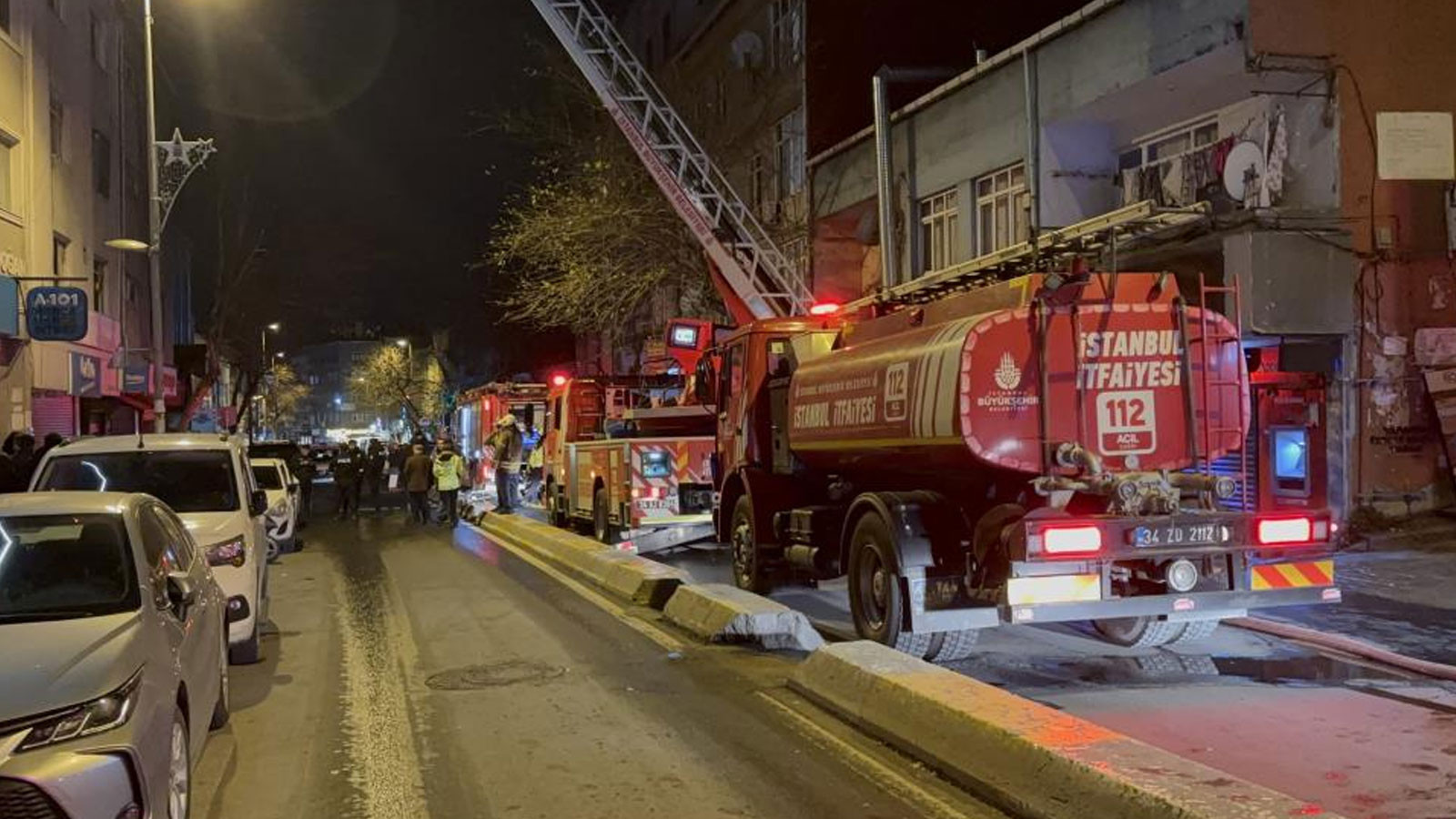Beyoğlu’nda 4 katlı iş yerinde yangın