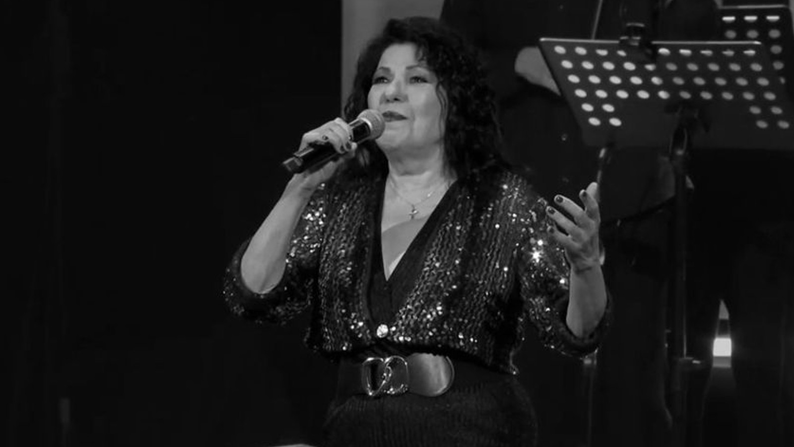 Bir dönemin efsanesiydi: Dünyaca ünlü şarkıcı hayatını kaybetti