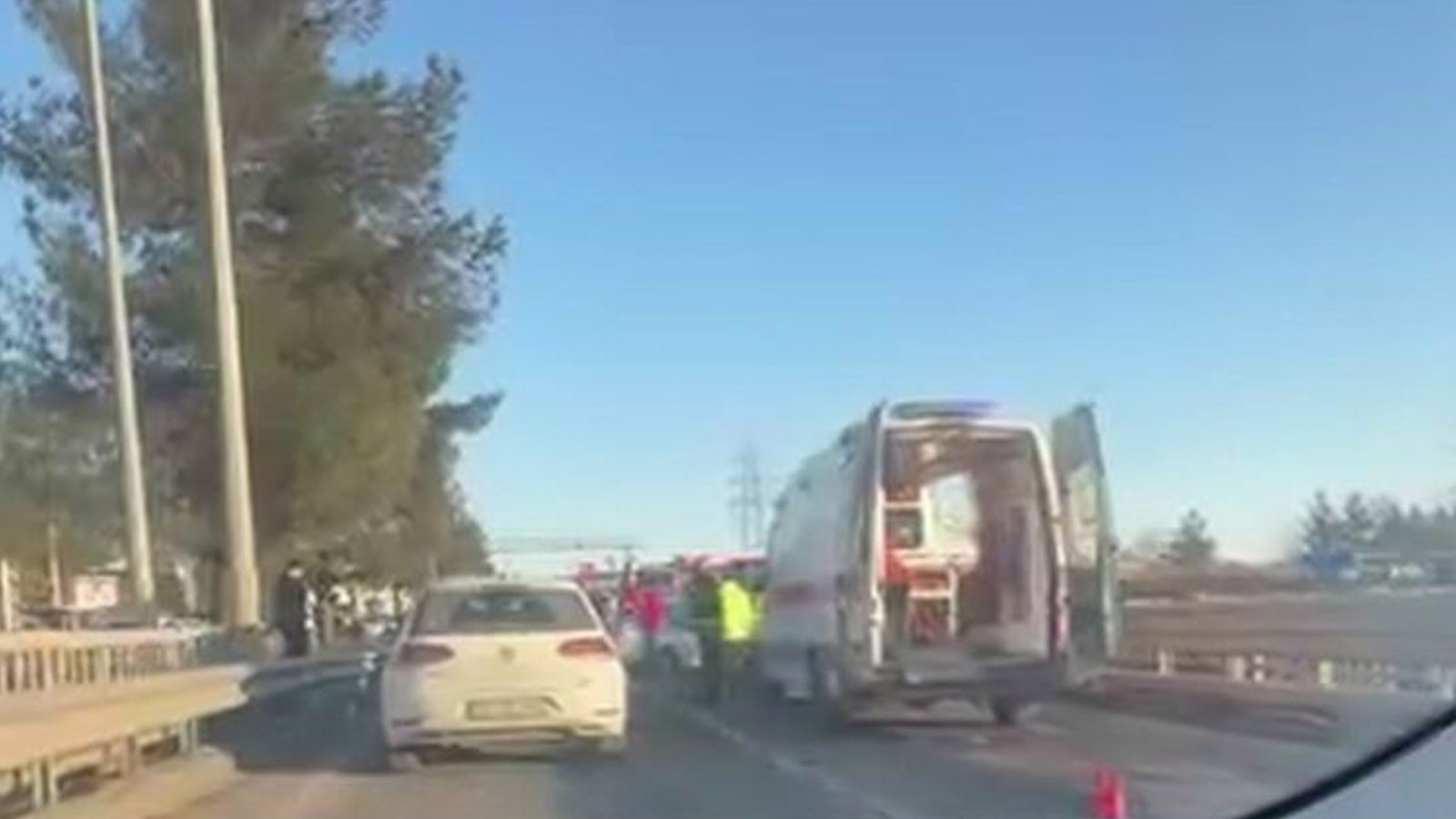 Diyarbakır'da iki araç çarpıştı: Ölü ve yaralı var