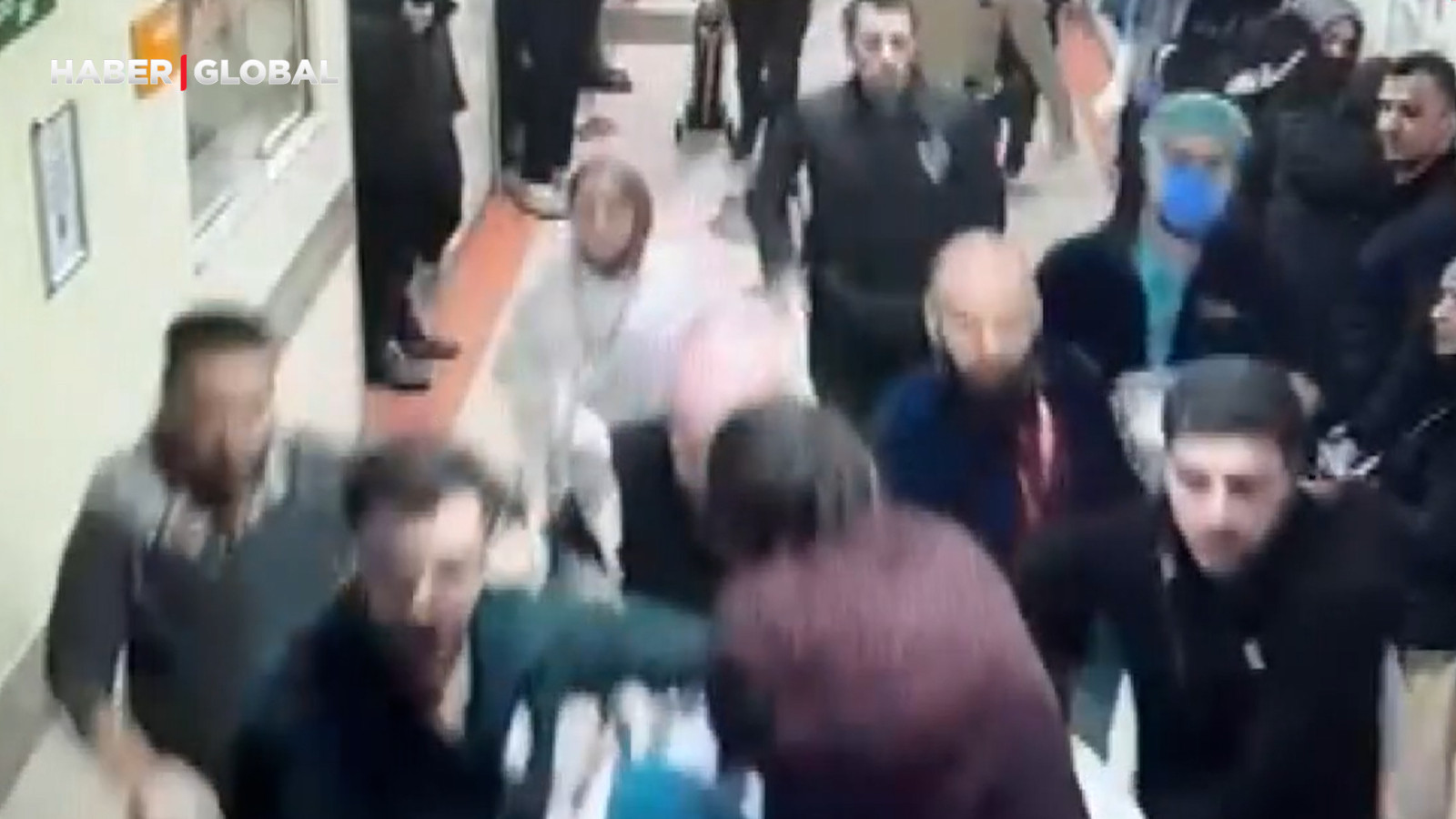 Güngören’deki kavgada öldürülen Atlas Çağlayan’ın hastaneye getirildiği anların görüntüsü ortaya çıktı!