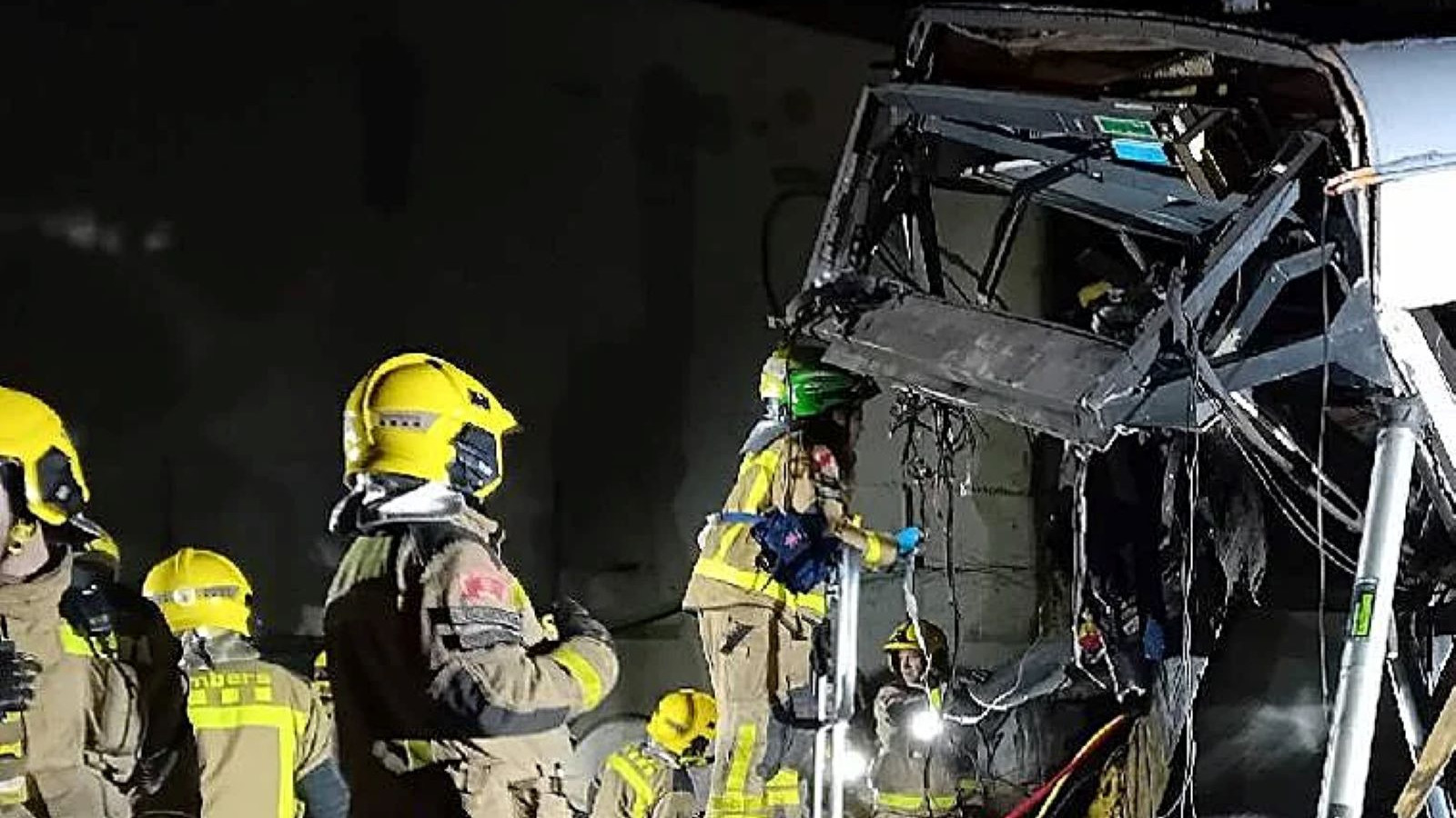 İspanya'da yine tren kazası: Tren raylara devrilen istinat duvarına çarptı, ölü ve yaralılar var