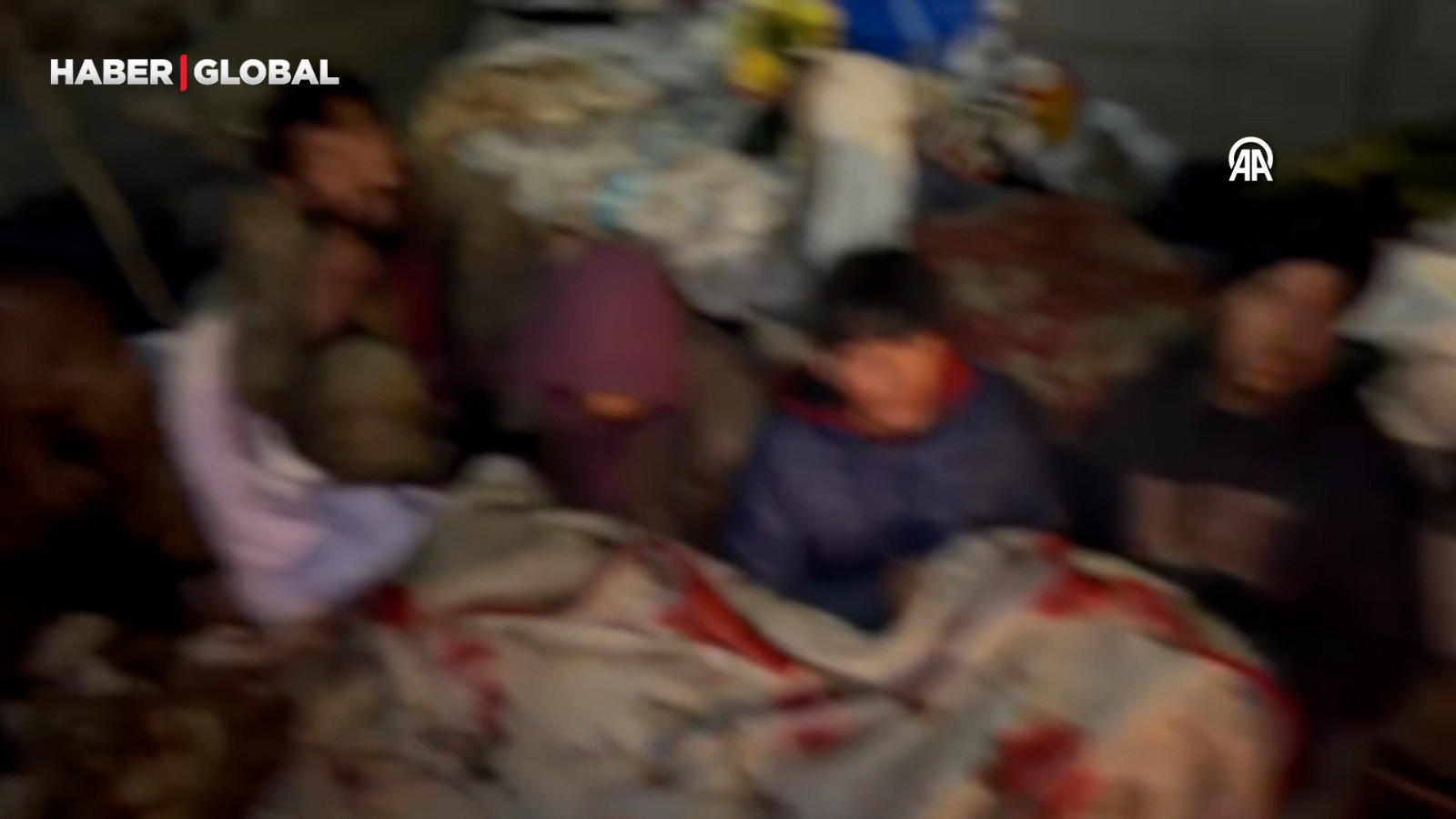 Metruk binada gizlenen 14 düzensiz göçmen böyle yakalandı