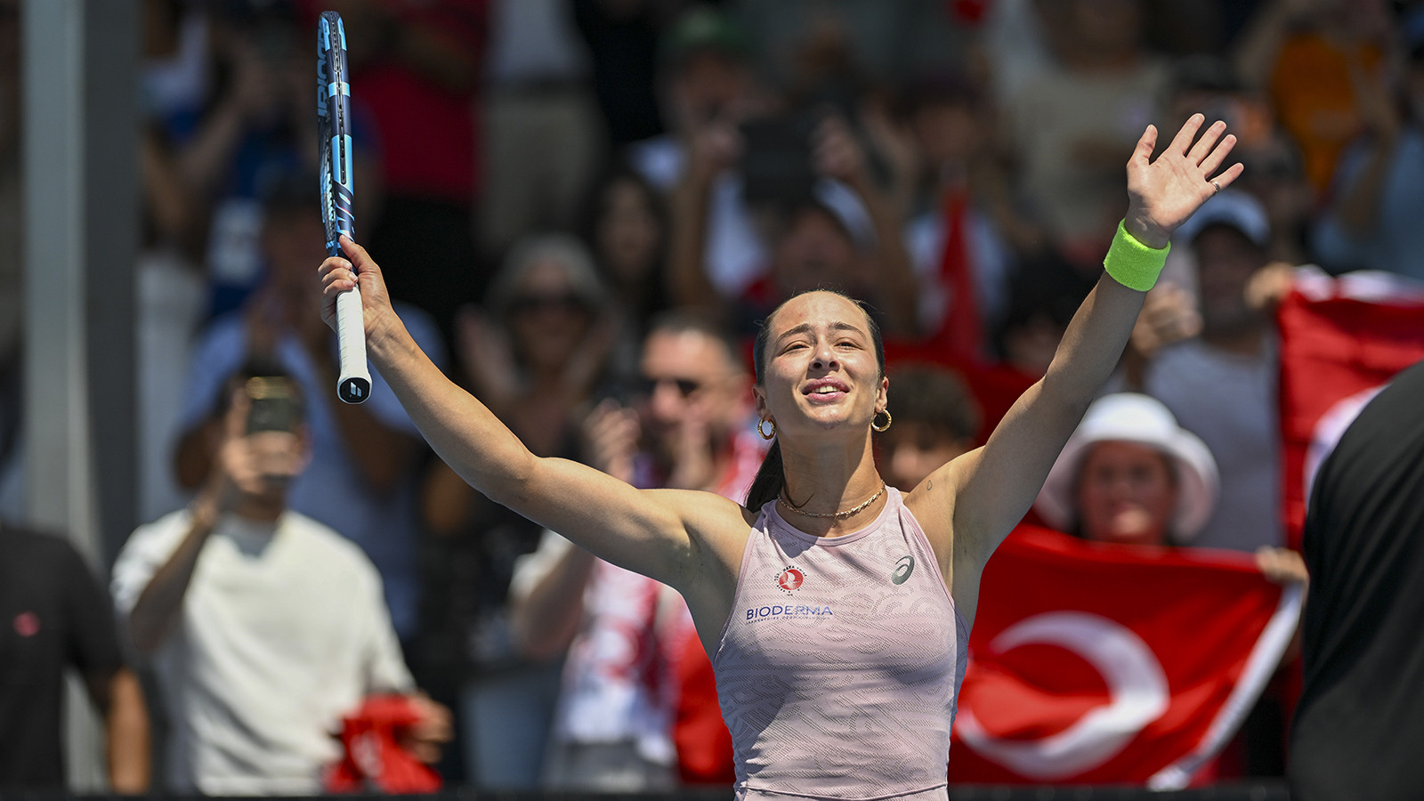 Zeynep Sönmez, Avustralya Açık'ta tarih yazmaya devam ediyor