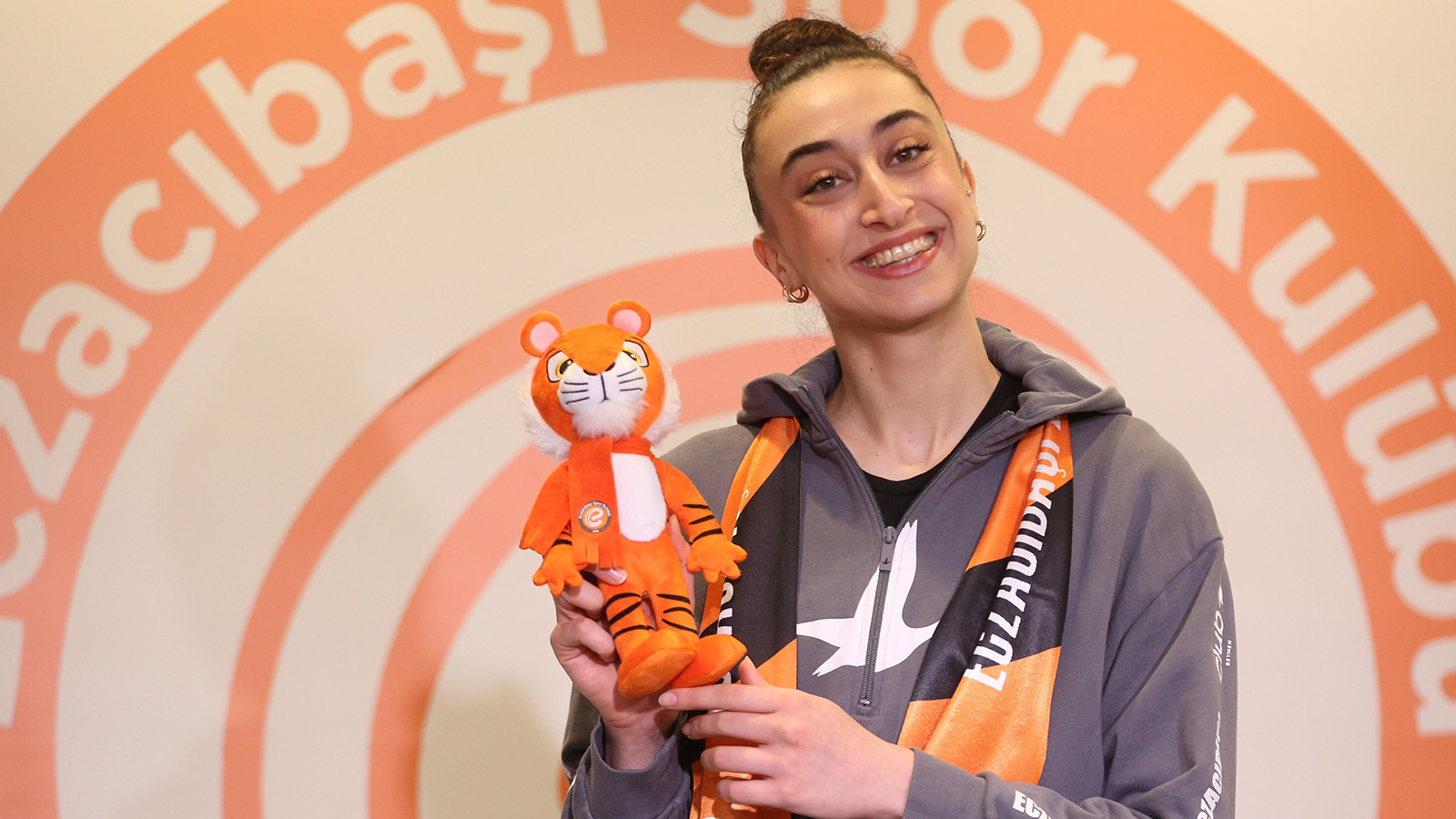 Eczacıbaşı Dynavit, Elif Şahin'in sözleşmesini uzattı