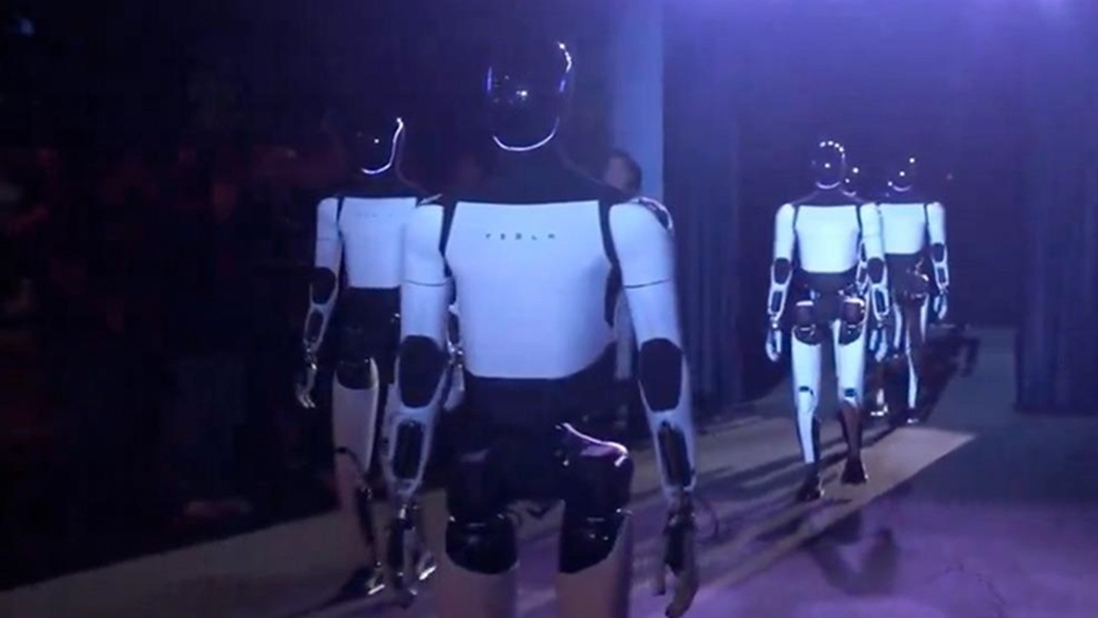 Elon Musk'tan dikkat çeken robot açıklama