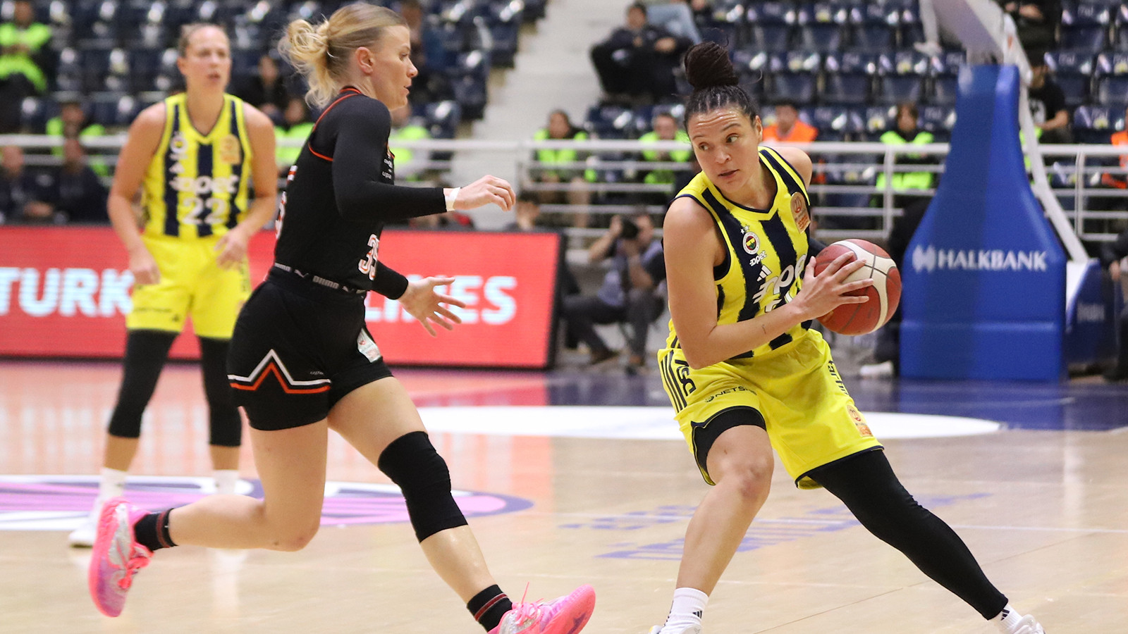 Fenerbahçe Opet'e Kayla McBride'dan kötü haber