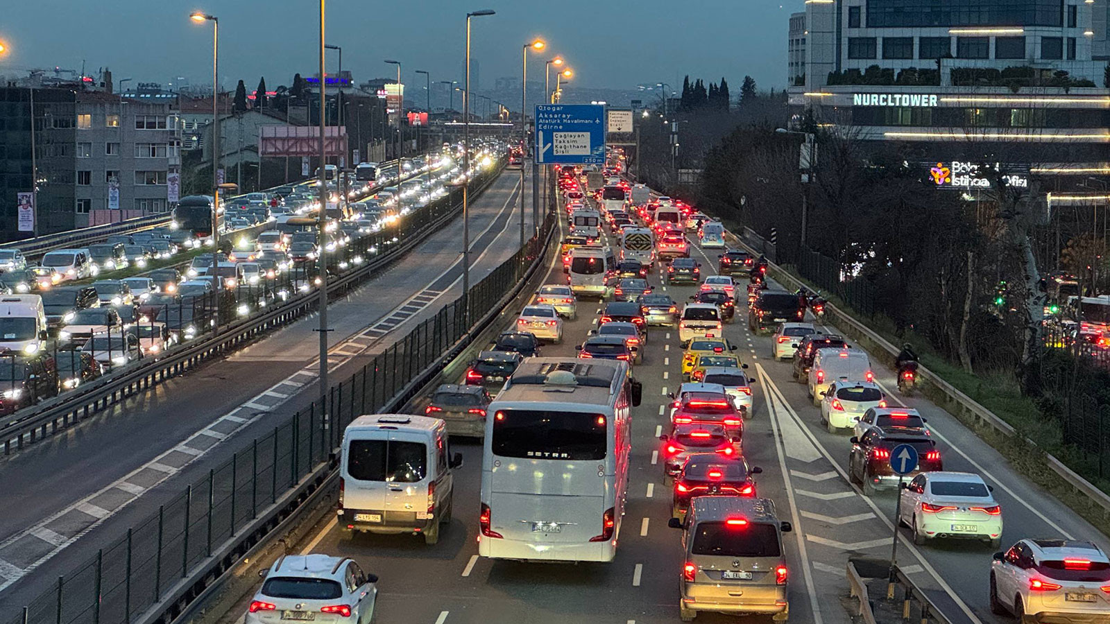İstanbul'da trafik yoğunluğu yüzde 83'e çıktı