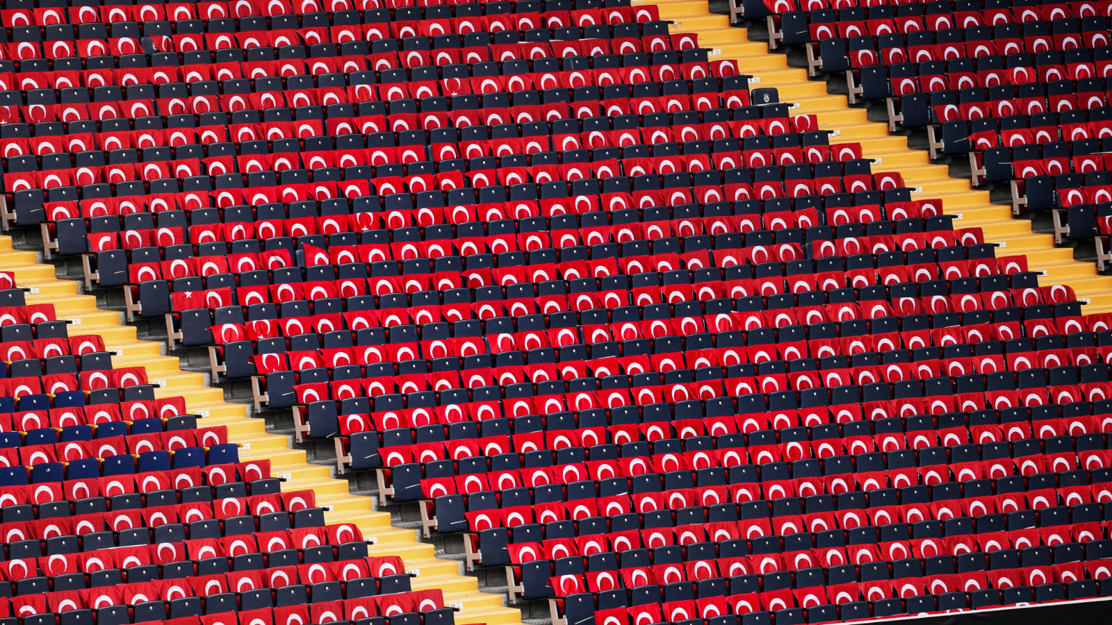 Kadıköy, Türk bayraklarıyla donatıldı