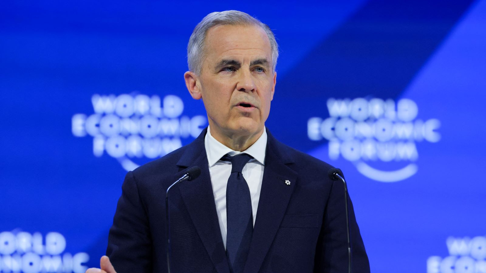 O ülkenin başbakanı Davos'ta ayakta alkışlandı: "Eski Dünya Düzeni öldü, Trump’a boyun eğmeyin!"