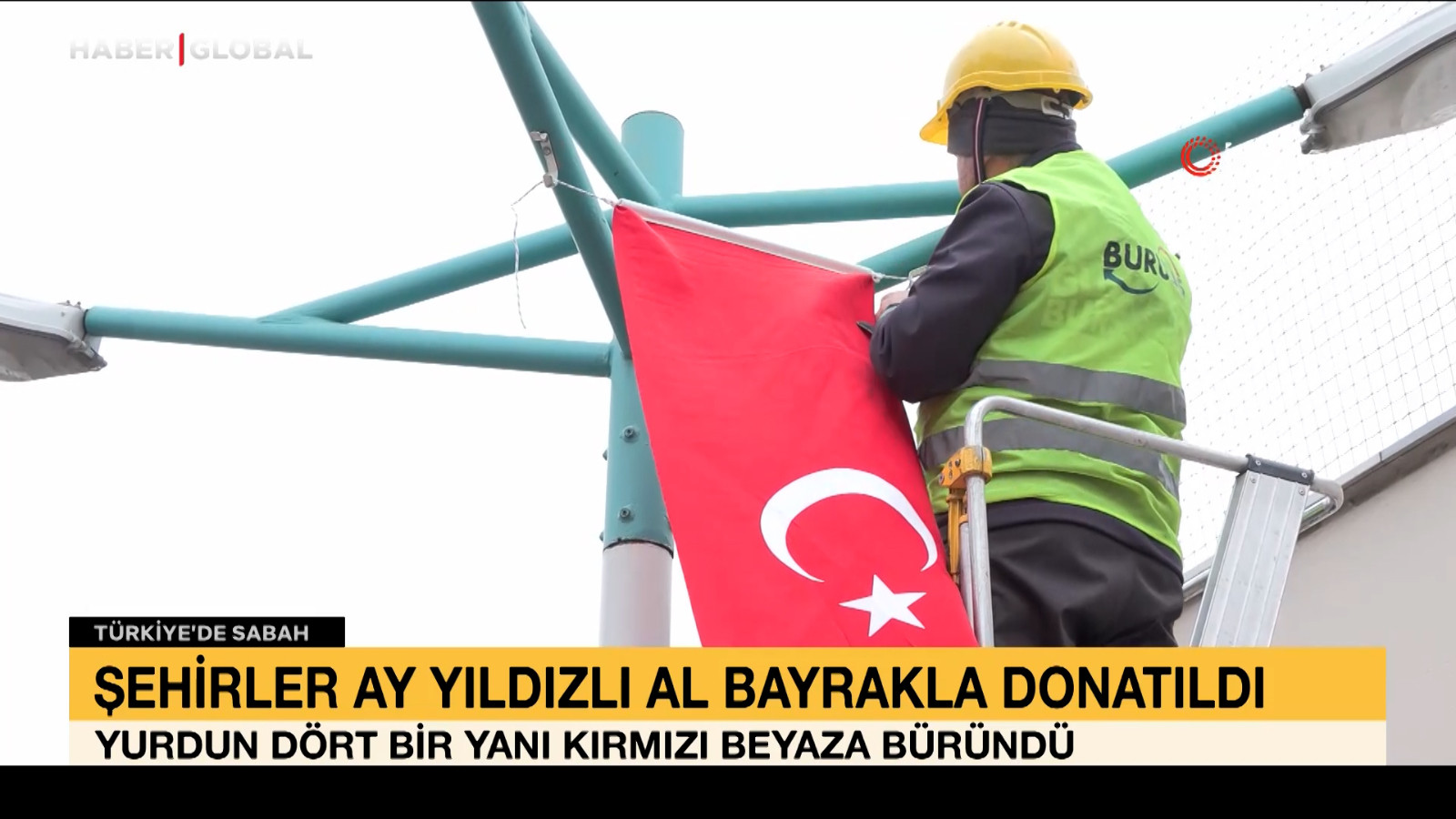 Şehirler ay yıldızlı al bayrakla donatıldı